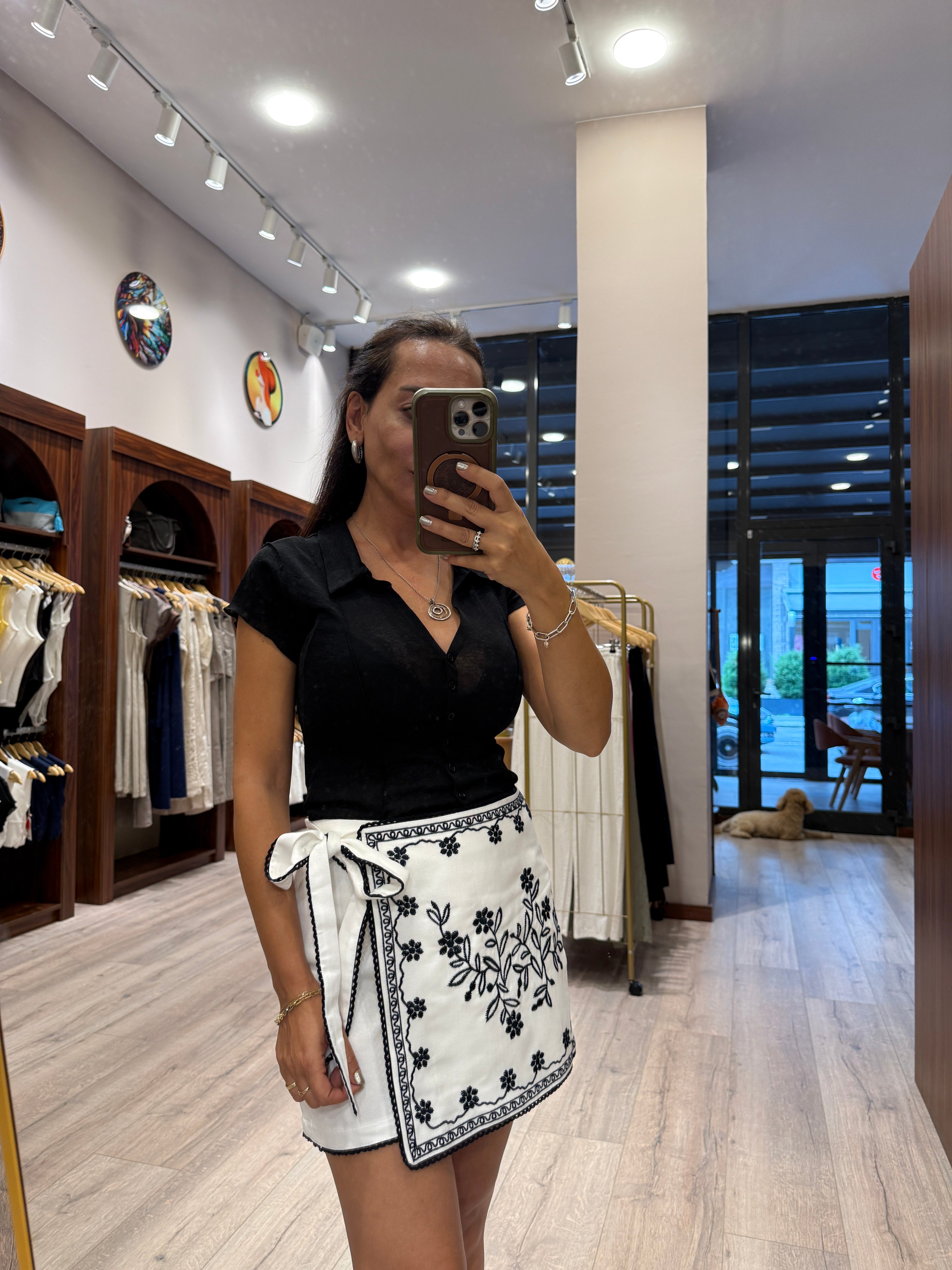 Çiçek Nakışlı Kruvaze Şort Etek – Ekru