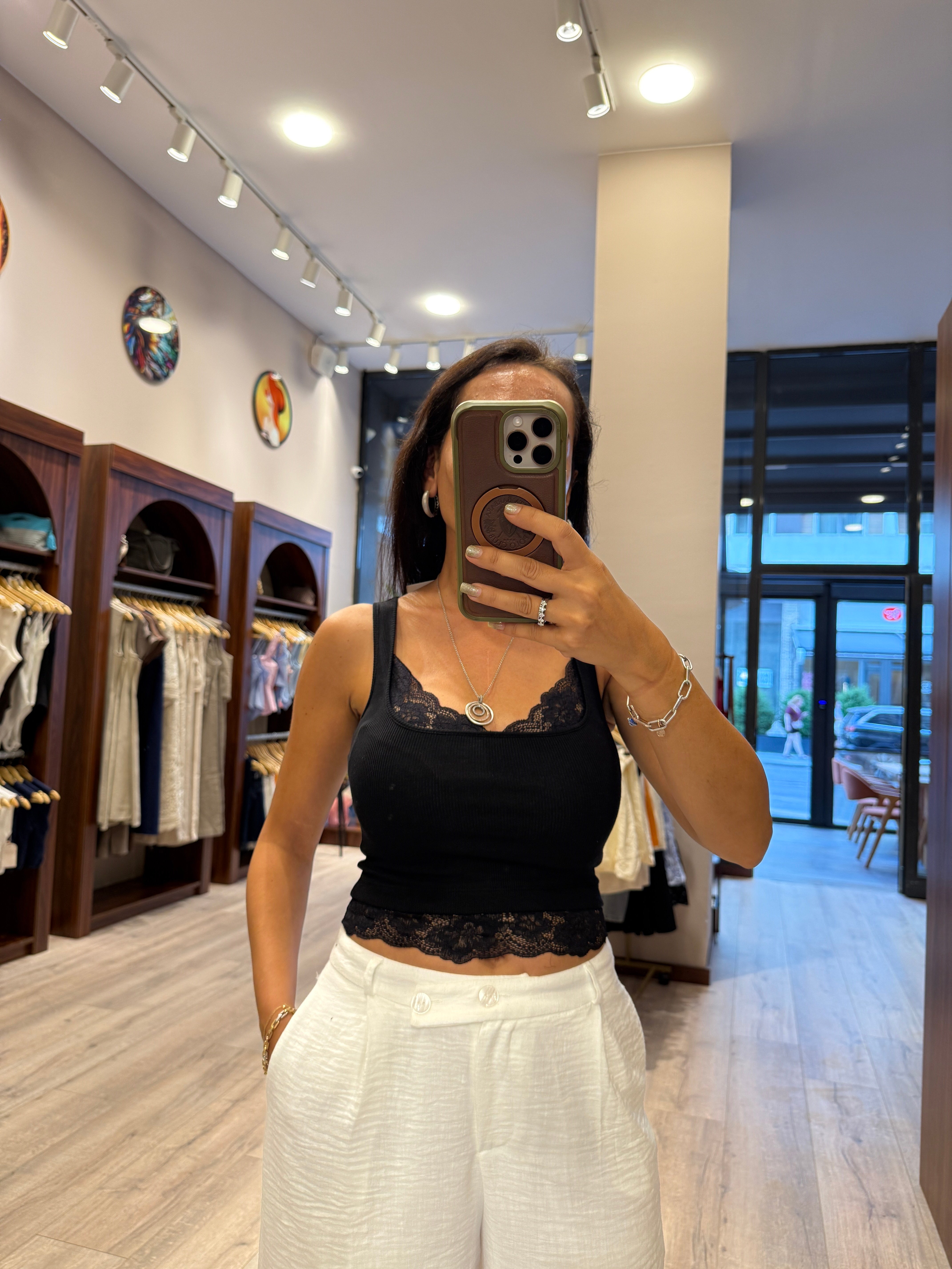 Dantel Detaylı Bluz-Siyah