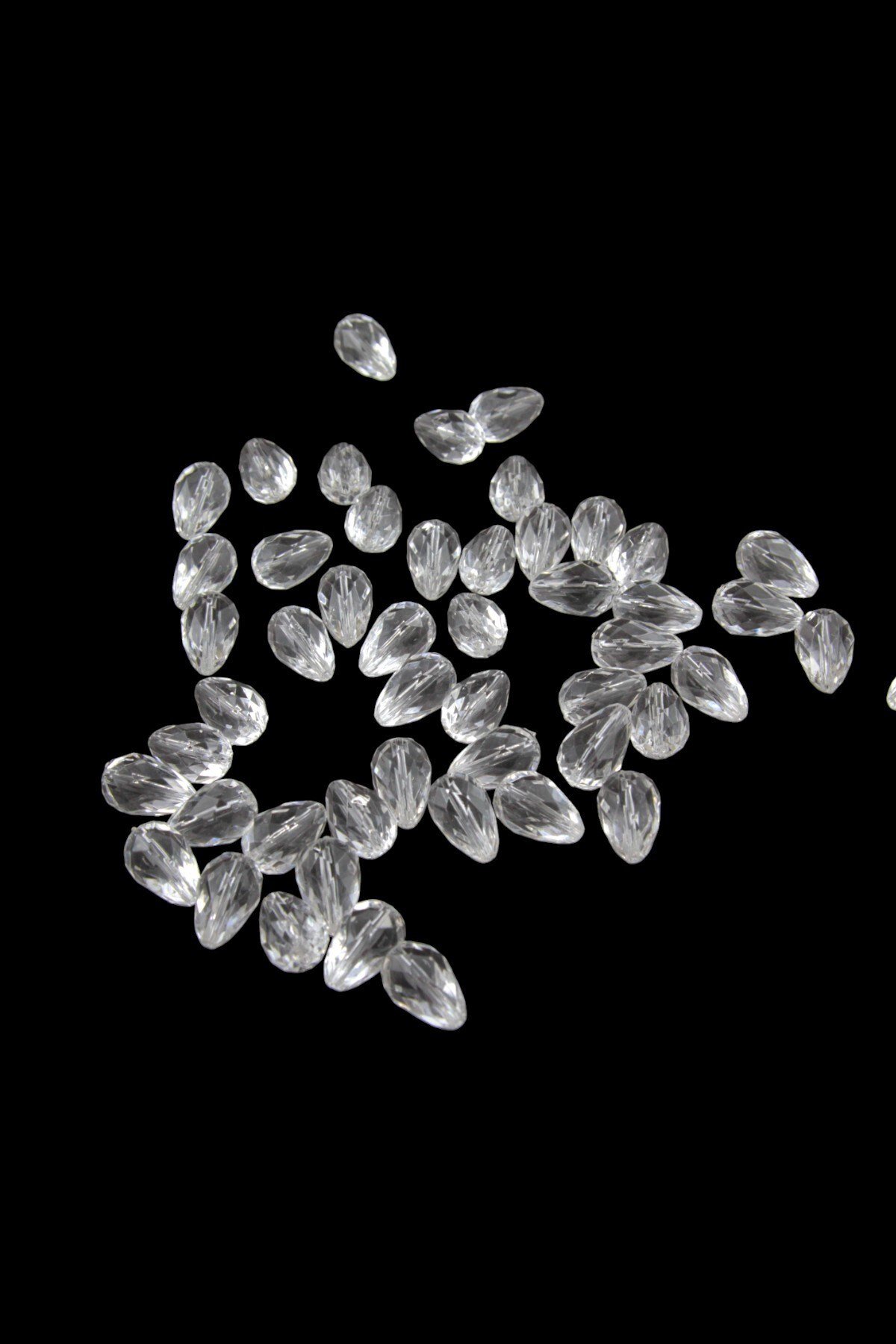 12x18 mm Damla İçten Delikli Şeffaf Akrilik Boncuk (25 Gr 17 Adet)