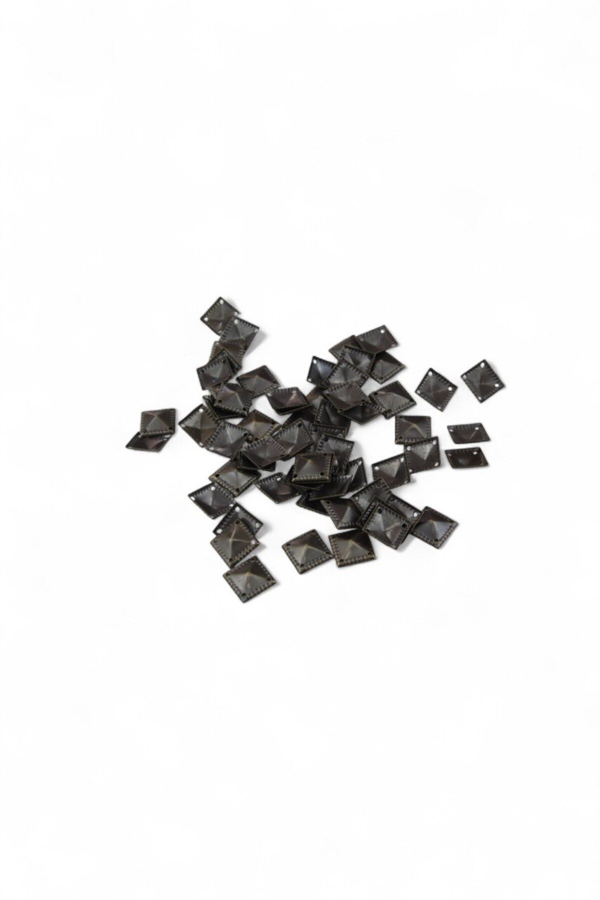 13x13 4 Delikli mm Kare Bombeli Pirinç Pul Payet (30 Gr 50 Adet)