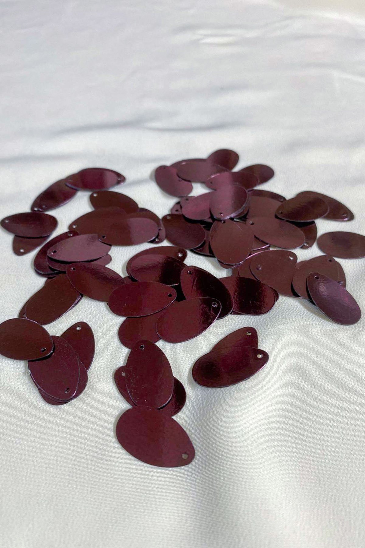 13x22 mm Damla Yandan Delikli Mürdüm Pul Payet 25 Gram (Tülbent, Oya, Havlu Malzemesi)