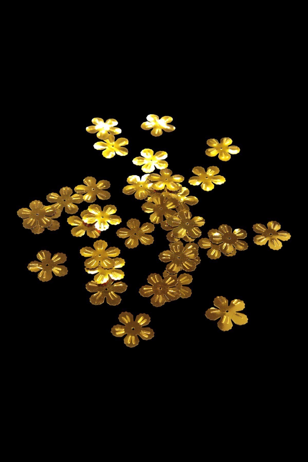 2 Cm Gold Papatya Desen Ortadan Delikli Pul Payet 25 Gr (Tülbent, Oya, Havlu Malzemesi)