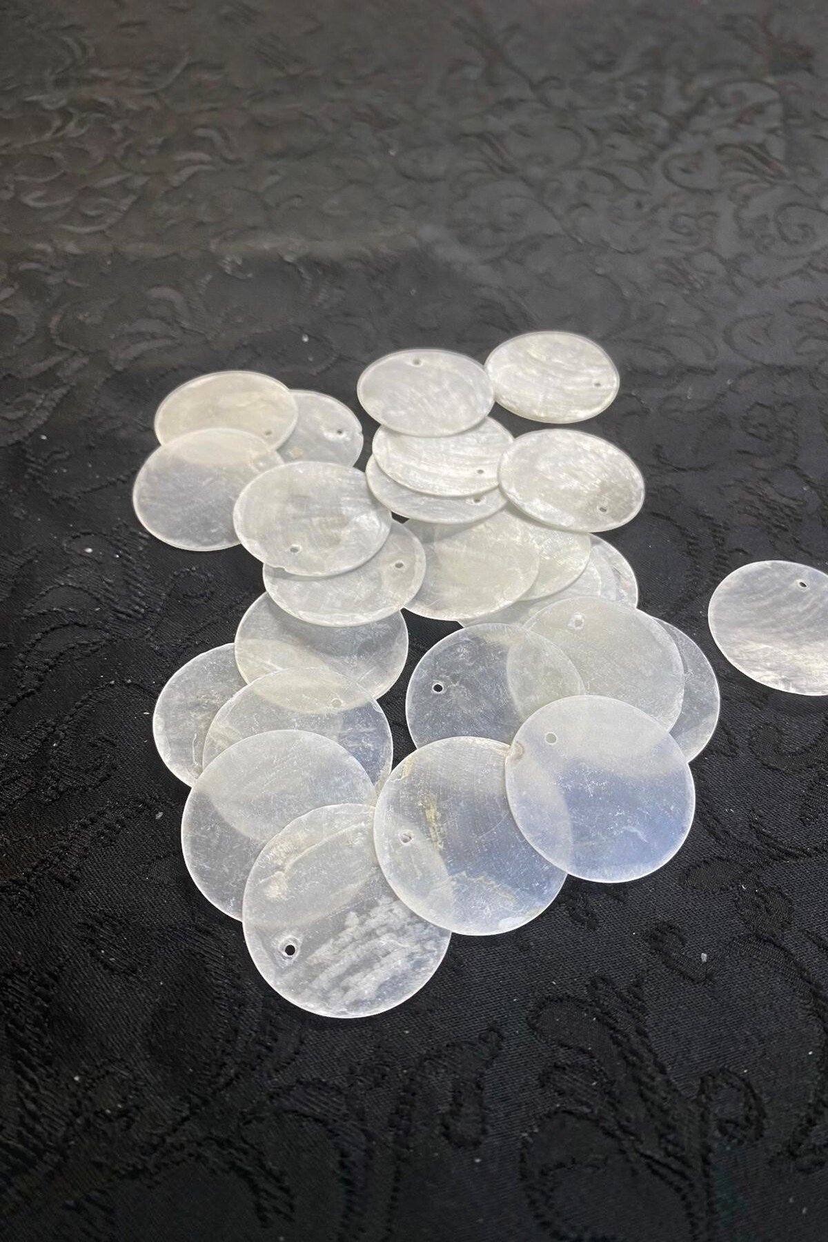 25 mm Yandan Delikli Doğaltaş Çanta Pulu (25 Adet 18 Gram)