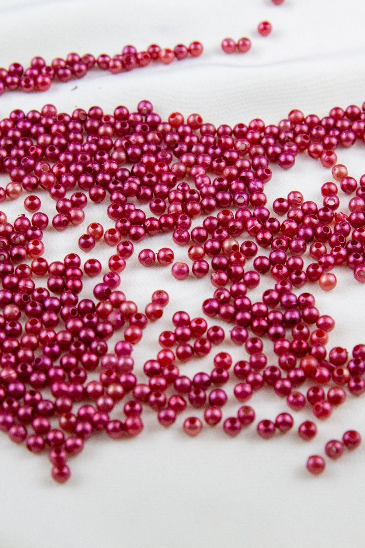 4 mm 2 Renk Parlak Bordomsu Plastik İnci Boncuk Aksesuar Takı Malzemesi (25 Gr)
