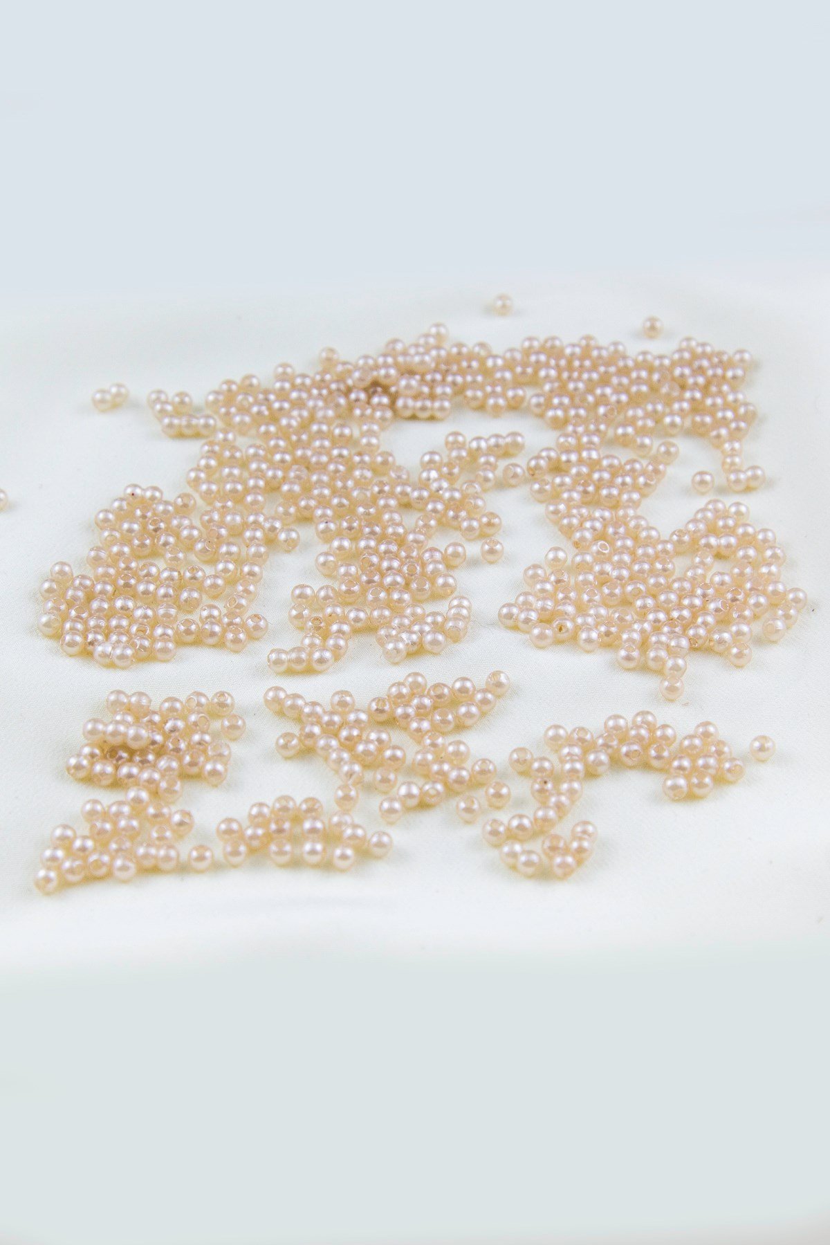 4 mm Açık Bejimsi Ton Plastik İnci Boncuk Aksesuar Takı Malzemesi (25 Gr)