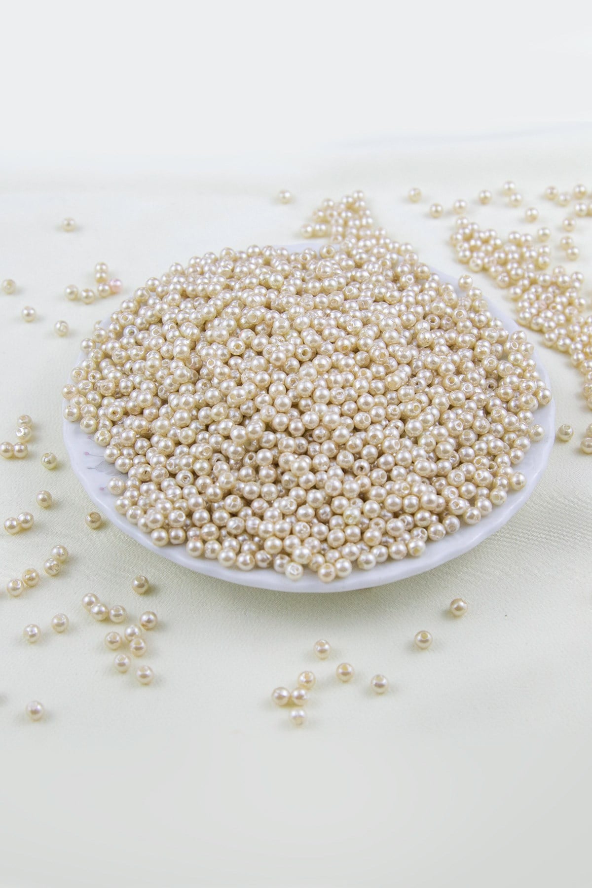 4 mm Açık Kremsi Tonlar Plastik İnci Boncuk Aksesuar Takı Malzemesi (25 Gr)