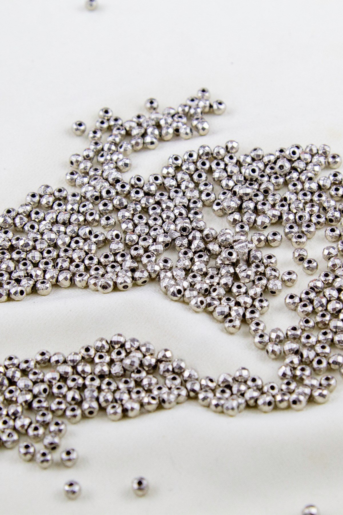 4 mm Basık Gümüş Kaplama CCB Plastik İnci Boncuk Aksesuar Malzemesi (25 Gr)