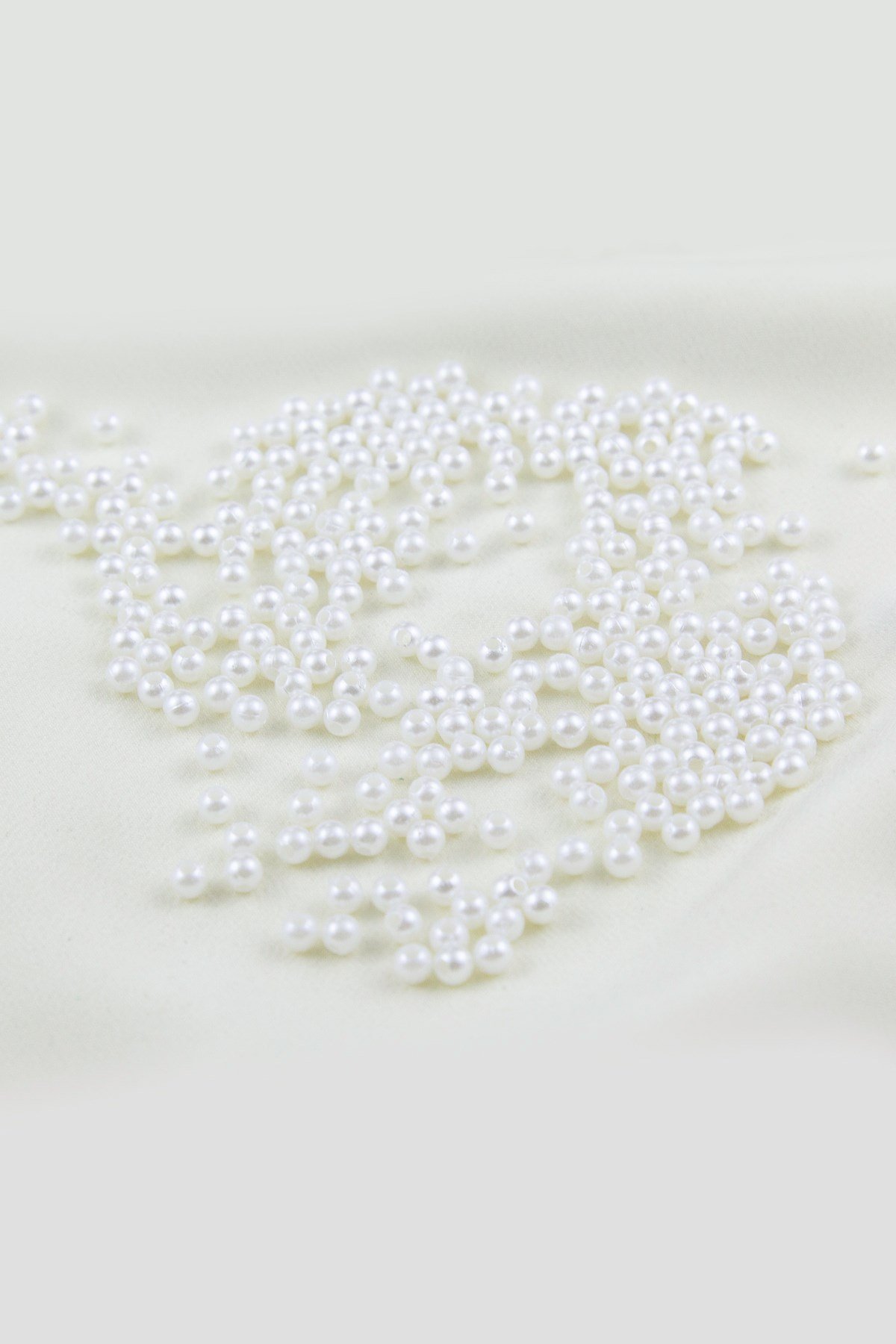 4 mm Beyaz Plastik İnci Boncuk Aksesuar Takı Malzemesi (25 Gr)