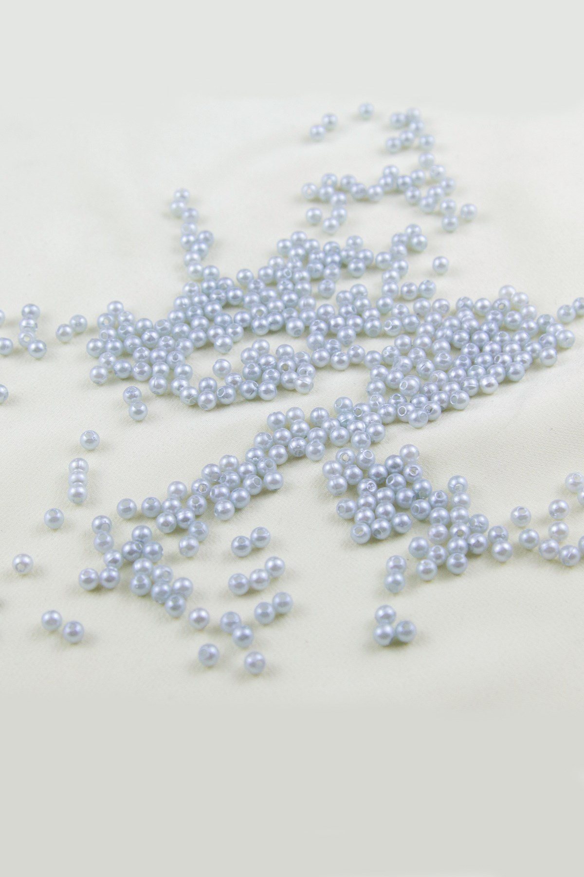 4 mm Beyazımsı Gri Plastik İnci Boncuk Aksesuar Takı Malzemesi (25 Gr)