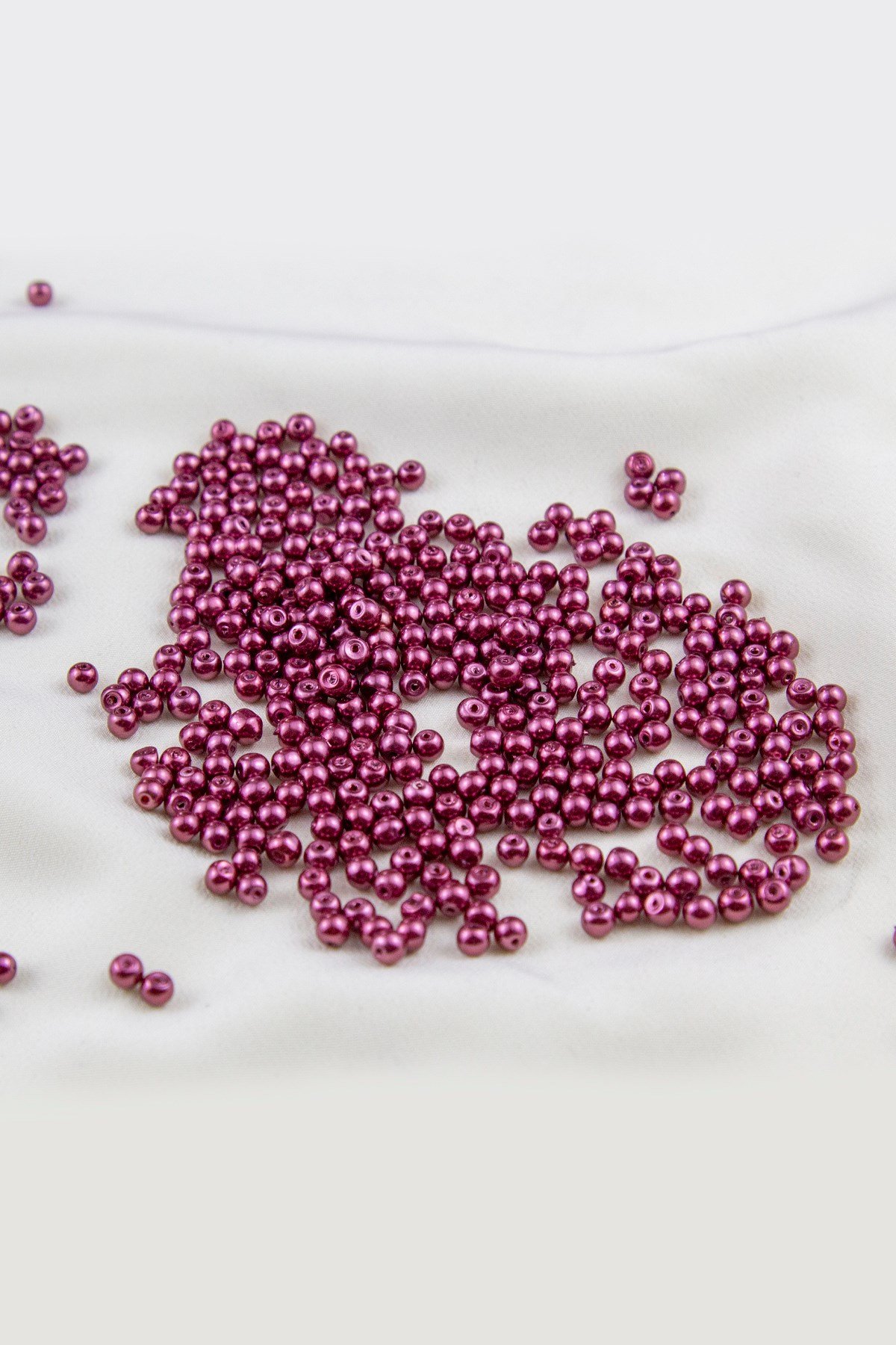 4 mm Bordo Tonunda Cam İnci Boncuk Aksesuar Takı Malzemesi (30 Gr 330 Adet)