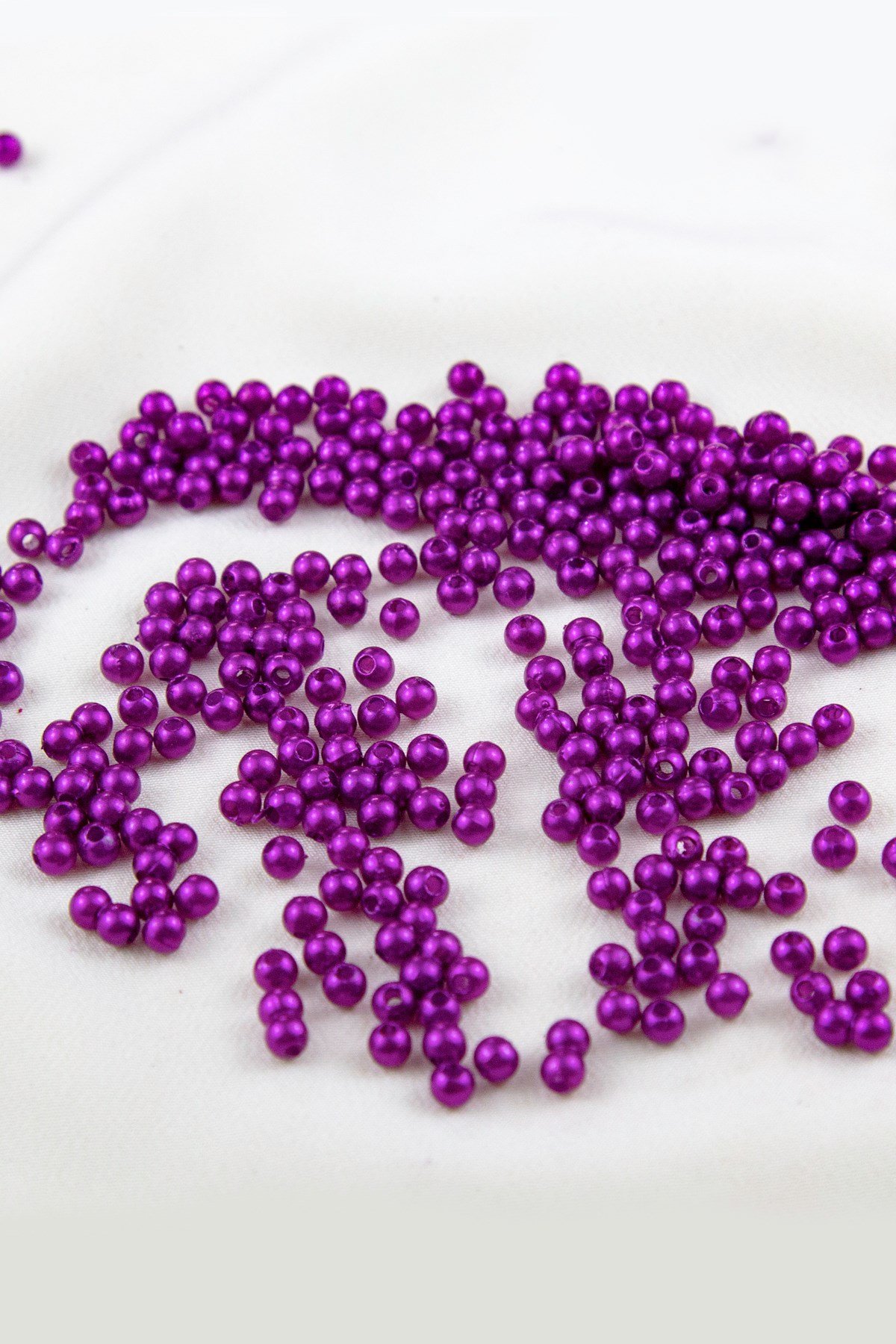4 mm Canlı Mor Plastik İnci Boncuk Aksesuar Takı Malzemesi (25 Gr)