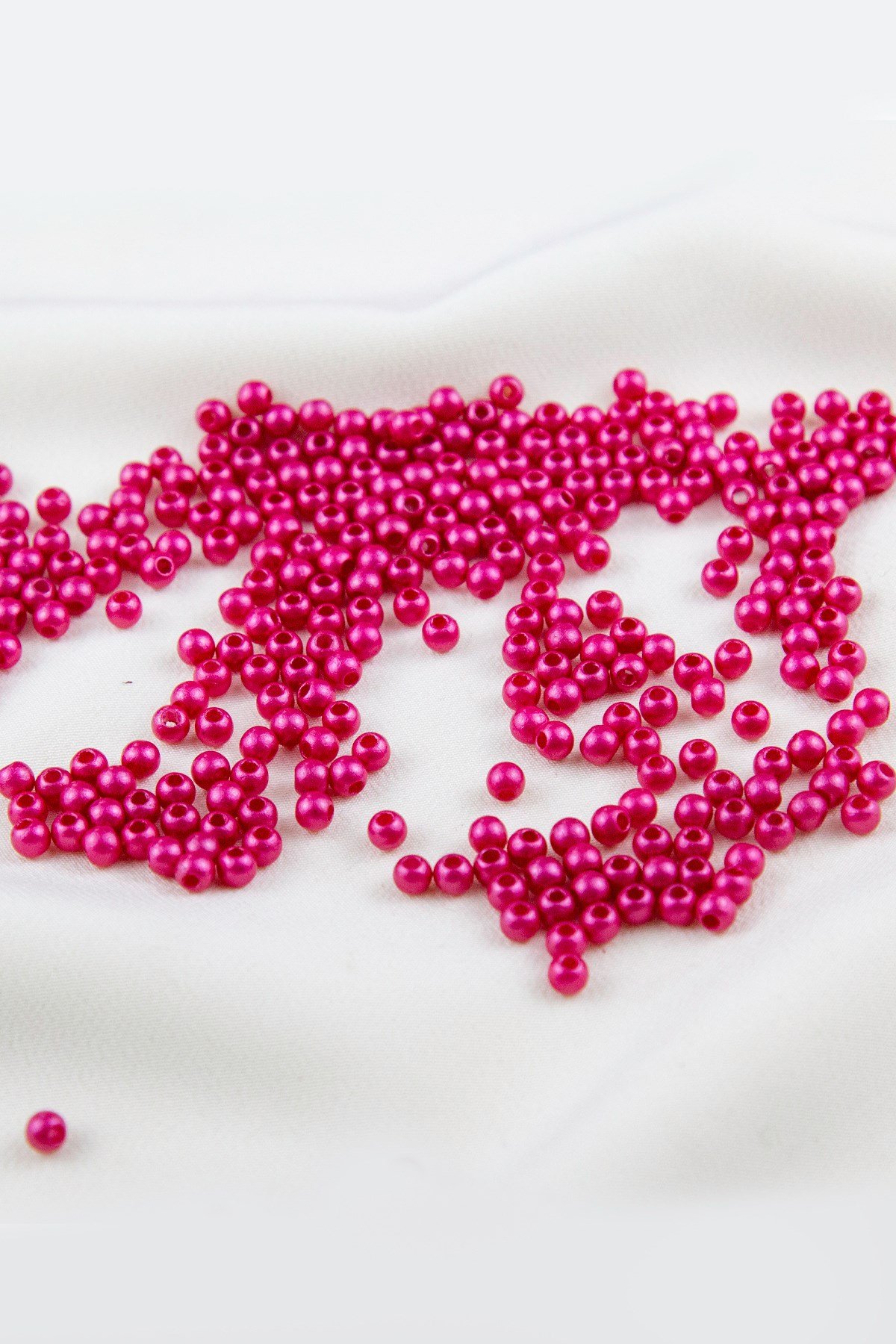 4 mm Mat Kırmızı Plastik İnci Boncuk Aksesuar Takı Malzemesi (25 Gr)