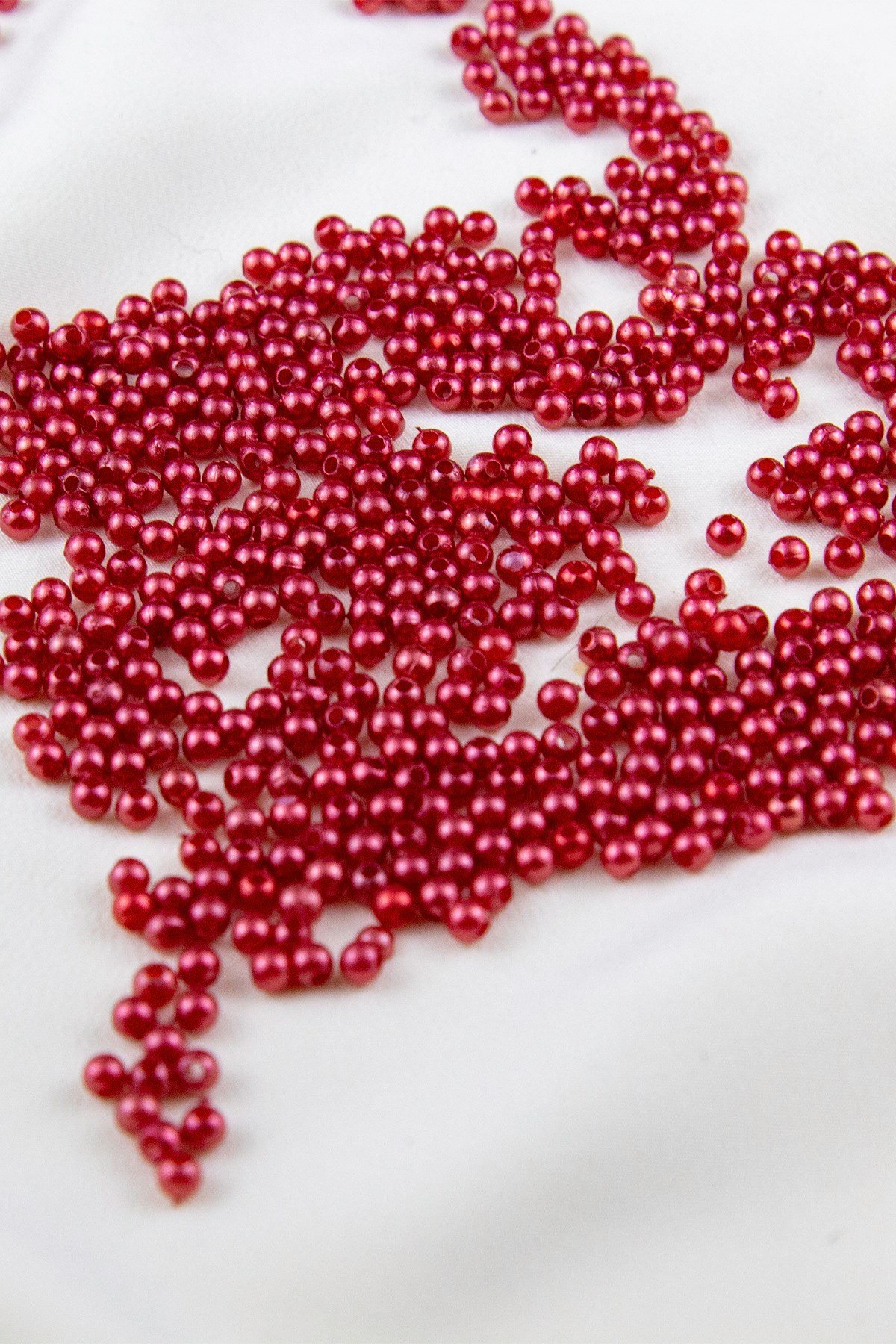4 mm Orta Kırmızı Plastik İnci Boncuk Aksesuar Takı Malzemesi (25 Gr)