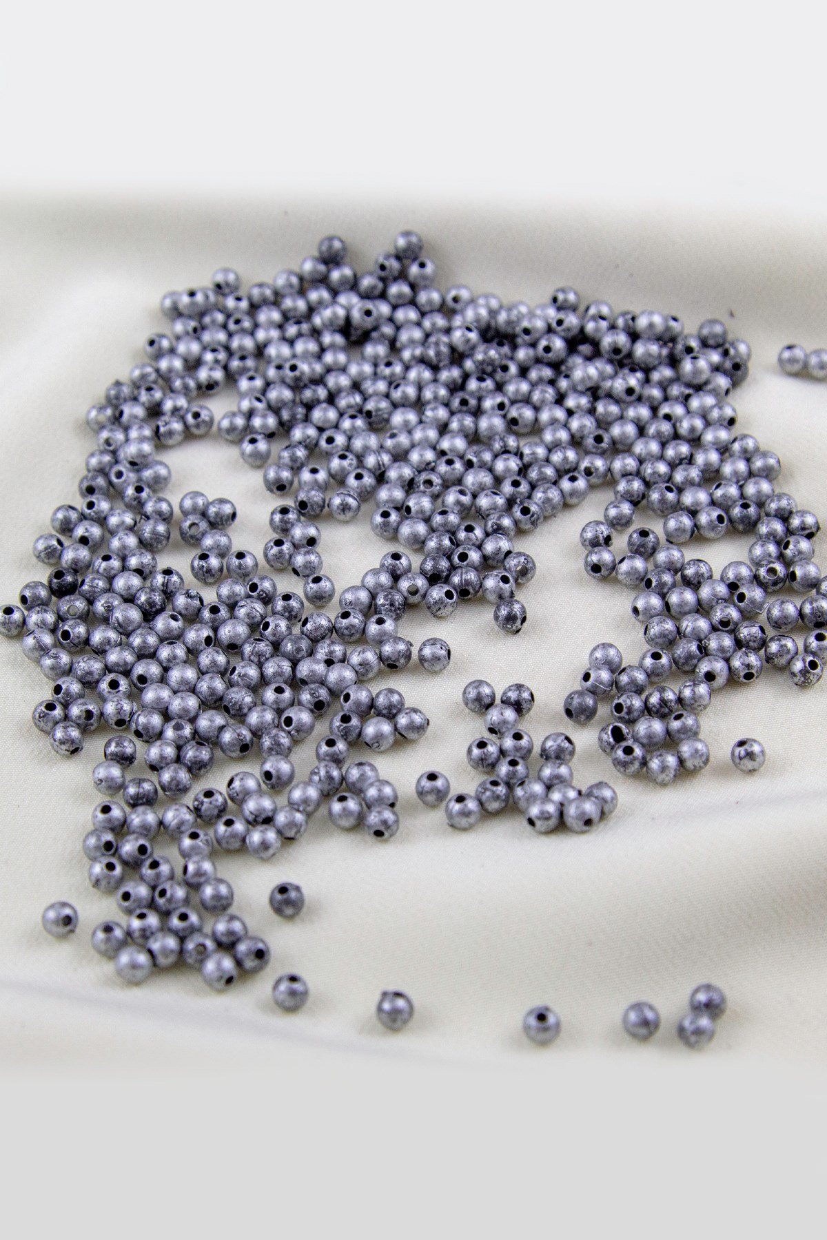 4 mm Siyah Benekli Gri Plastik İnci Boncuk Aksesuar Takı Malzemesi (25 Gr)
