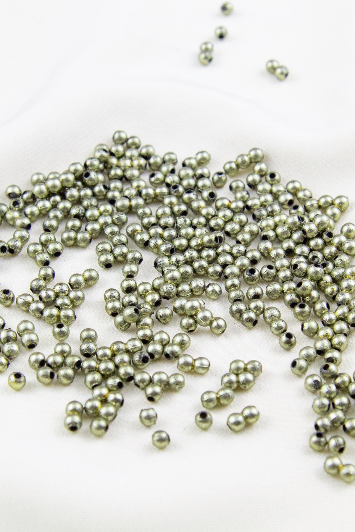 4 mm Üstü Siyahlı Metalik Yeşil Plastik İnci Boncuk Aksesuar Takı Malzemesi (25 Gr)