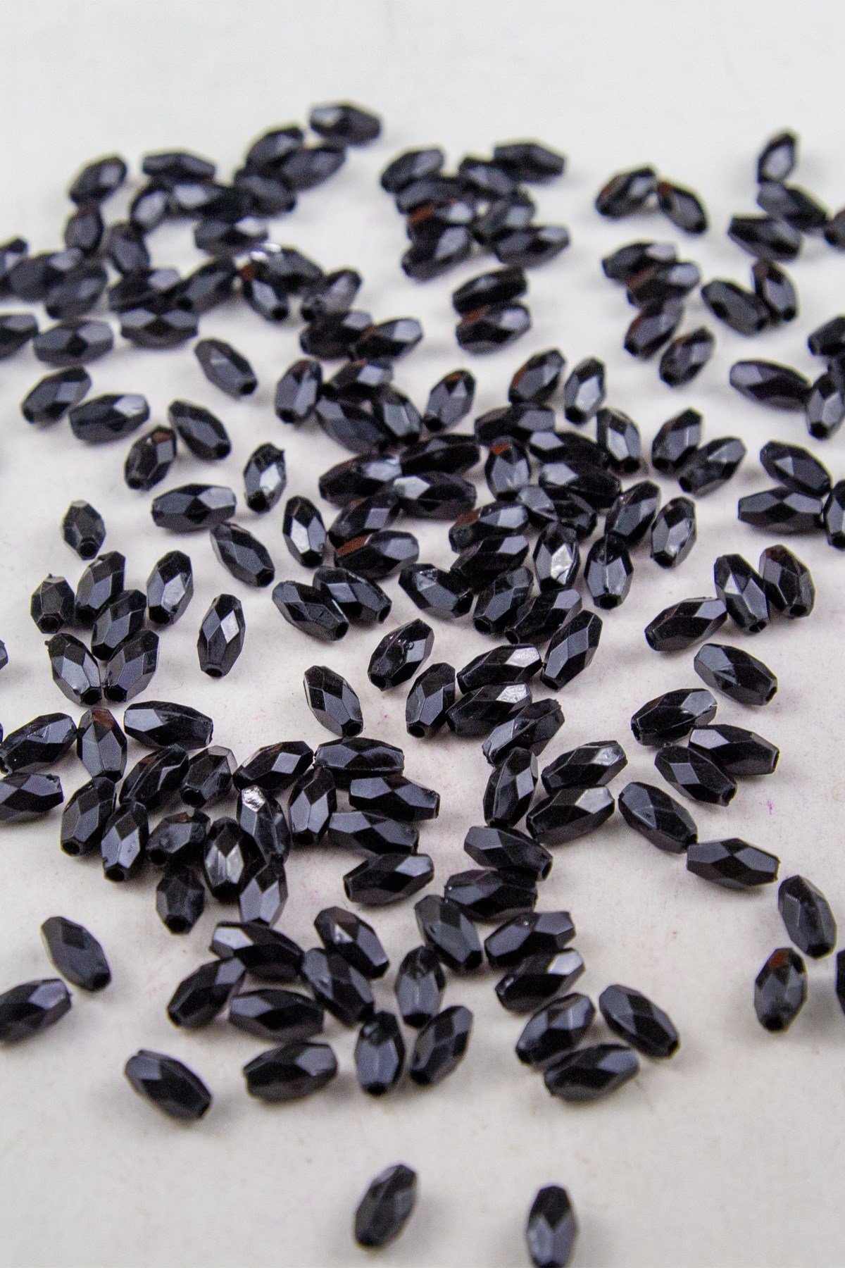 4x8 mm Siyah Akrilik Arpa Boncuk Aksesuar (25 Gram)