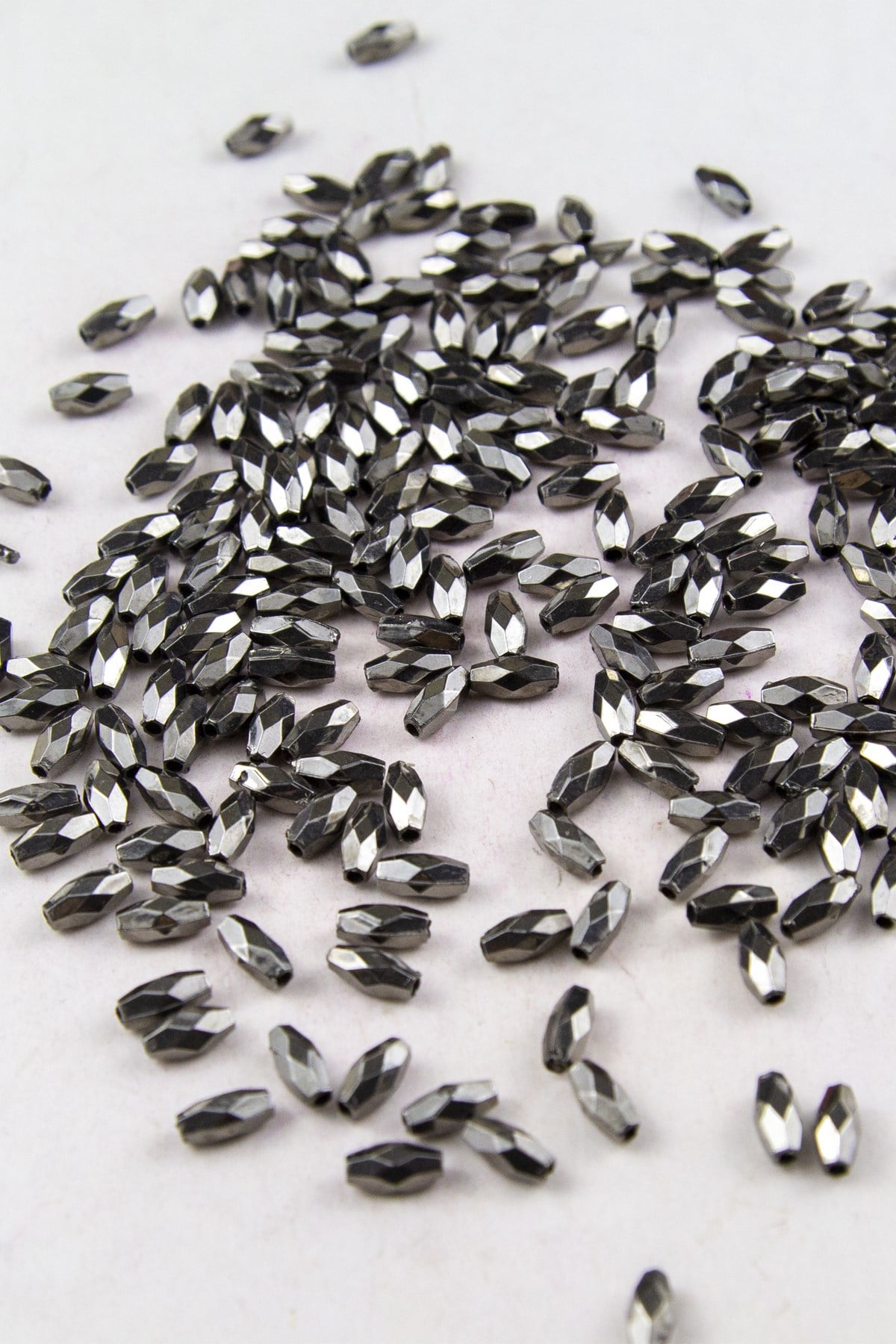4x8 PVC Kaplama Arpa Akrilik Boncuk Aksesuar (25 Gram)