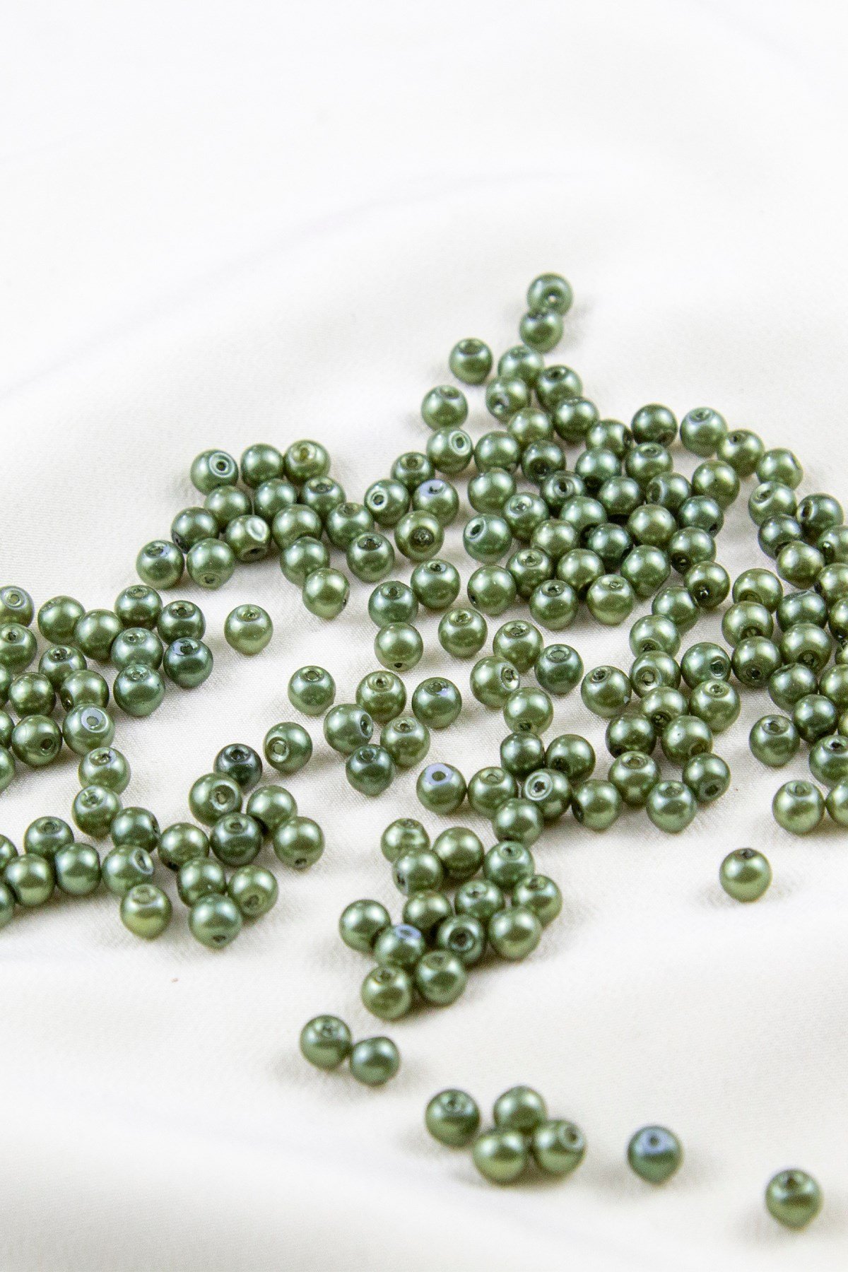 5 mm Fıstık Yeşil Cam İnci Boncuk Aksesuar Takı Malzemesi (30 Gr 160 Adet)