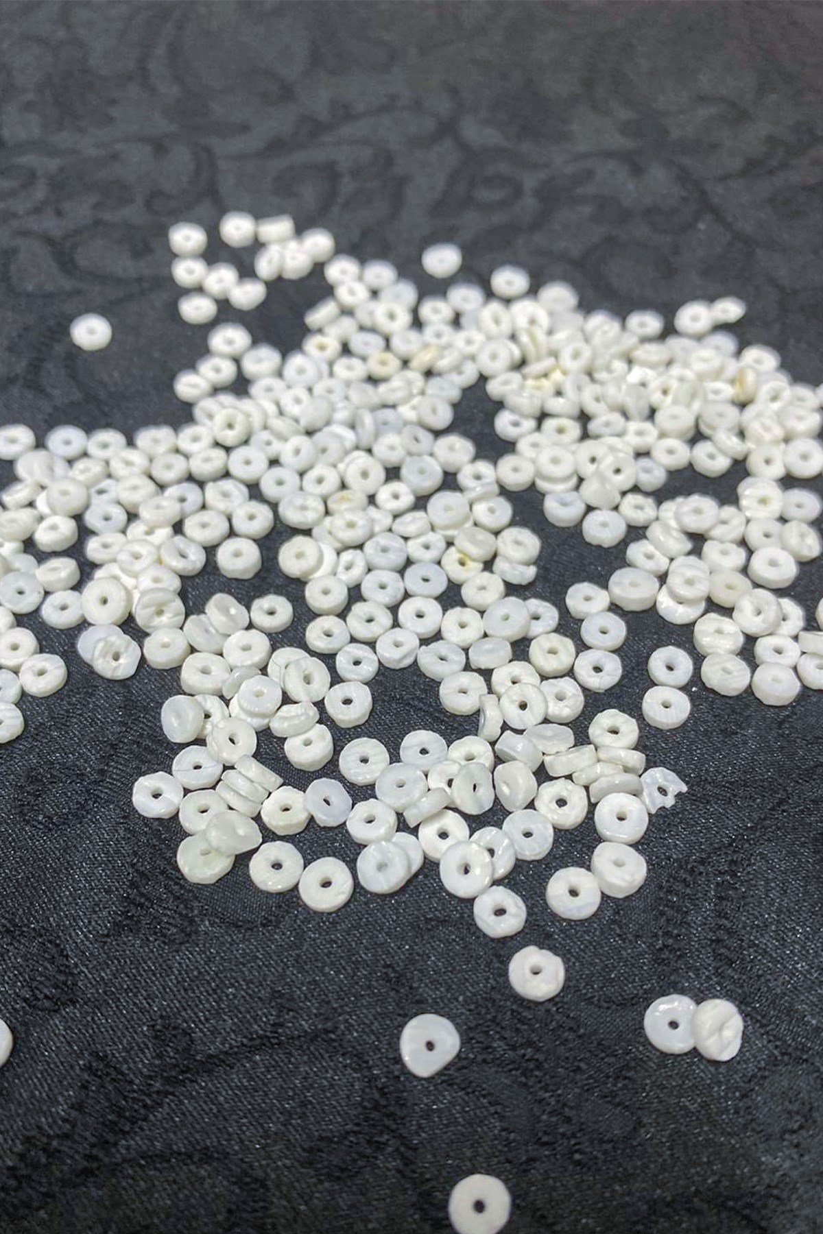 5 mm Ortadan Delikli Düğme Pul Payet 15 Gr (250 Adet)