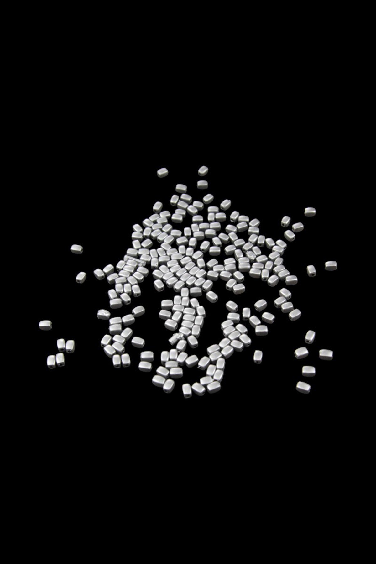 5x3,5 mm Gri İçten Delikli Boncuk (30 Gr 490 Adet)