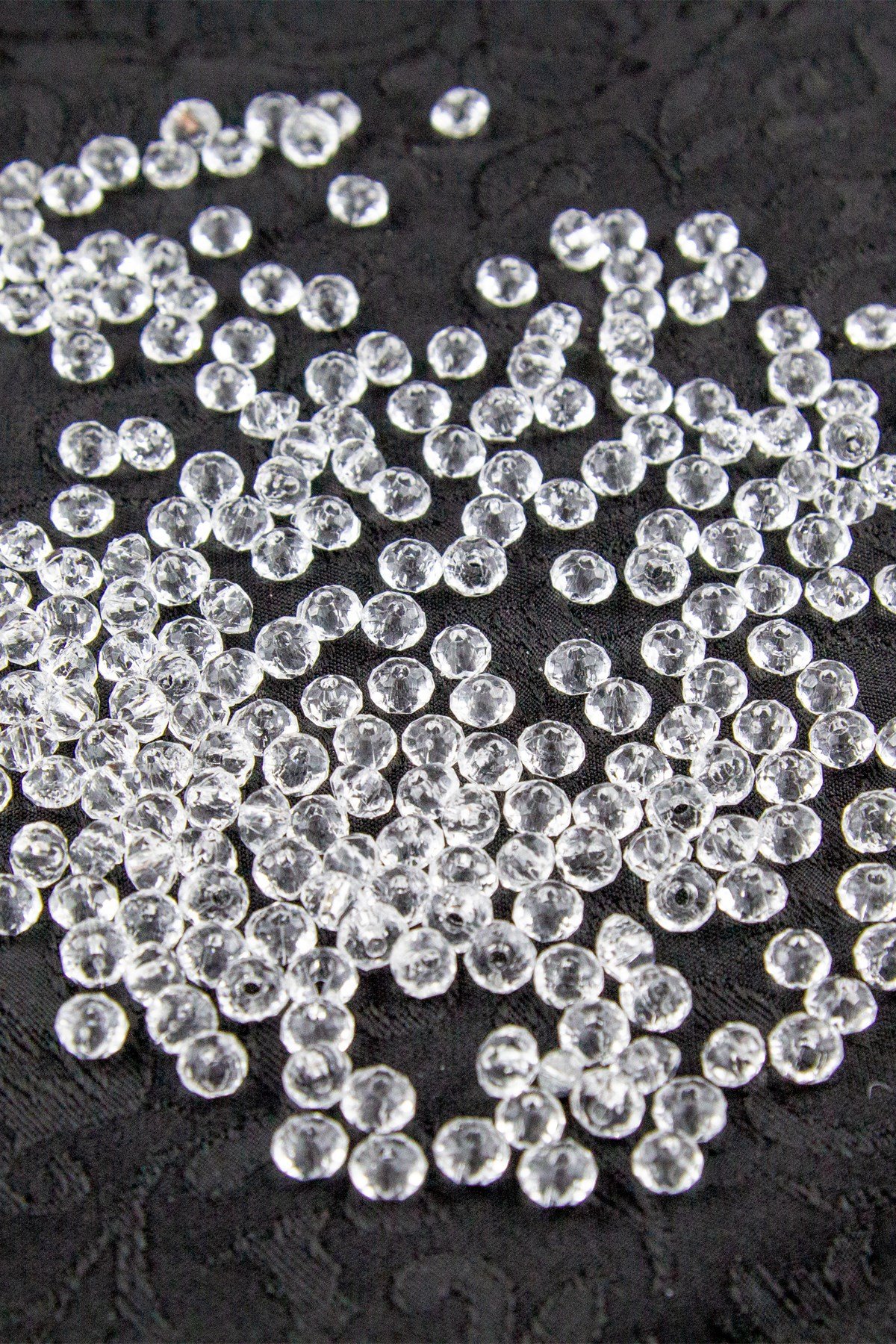 6 mm Basık Şeffaf Akrilik Boncuk Aksesuar (25 Gram)