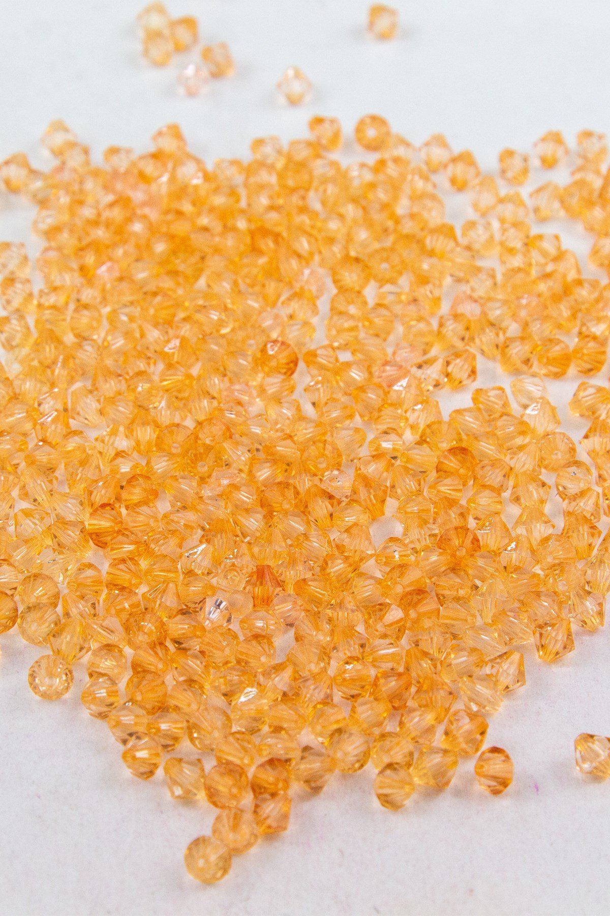 6 mm Piramit Turuncu Akrilik Boncuk Aksesuar Takı Malzemesi (18 Gram)