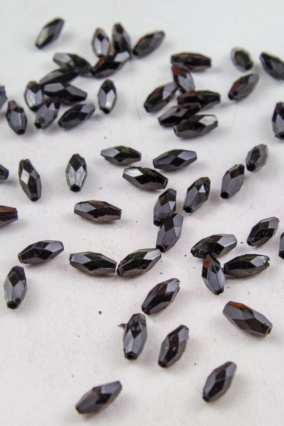 6x12 mm Siyah Arpa Plastik Boncuk Aksesuar (25 Gram)