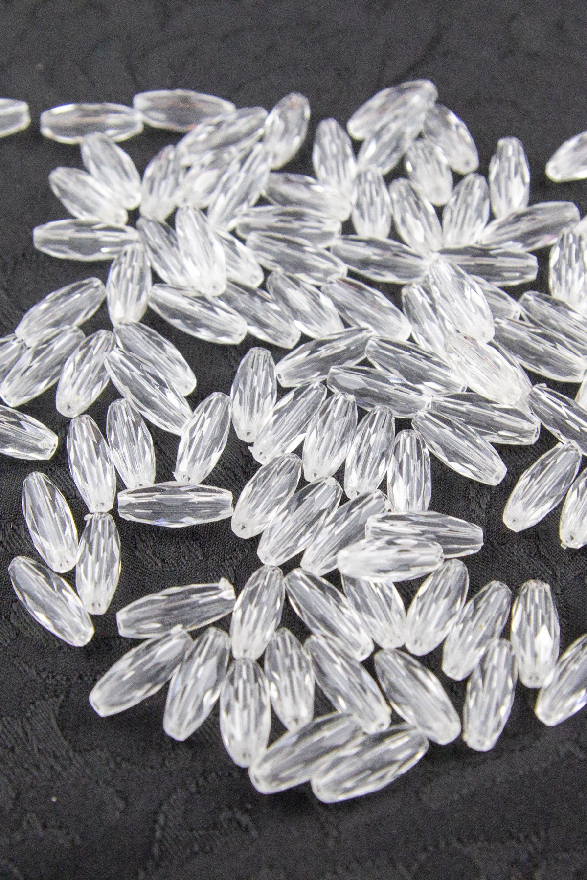 6x15 mm Şeffaf Arpa Akrilik Boncuk Aksesuar (25 Gram)
