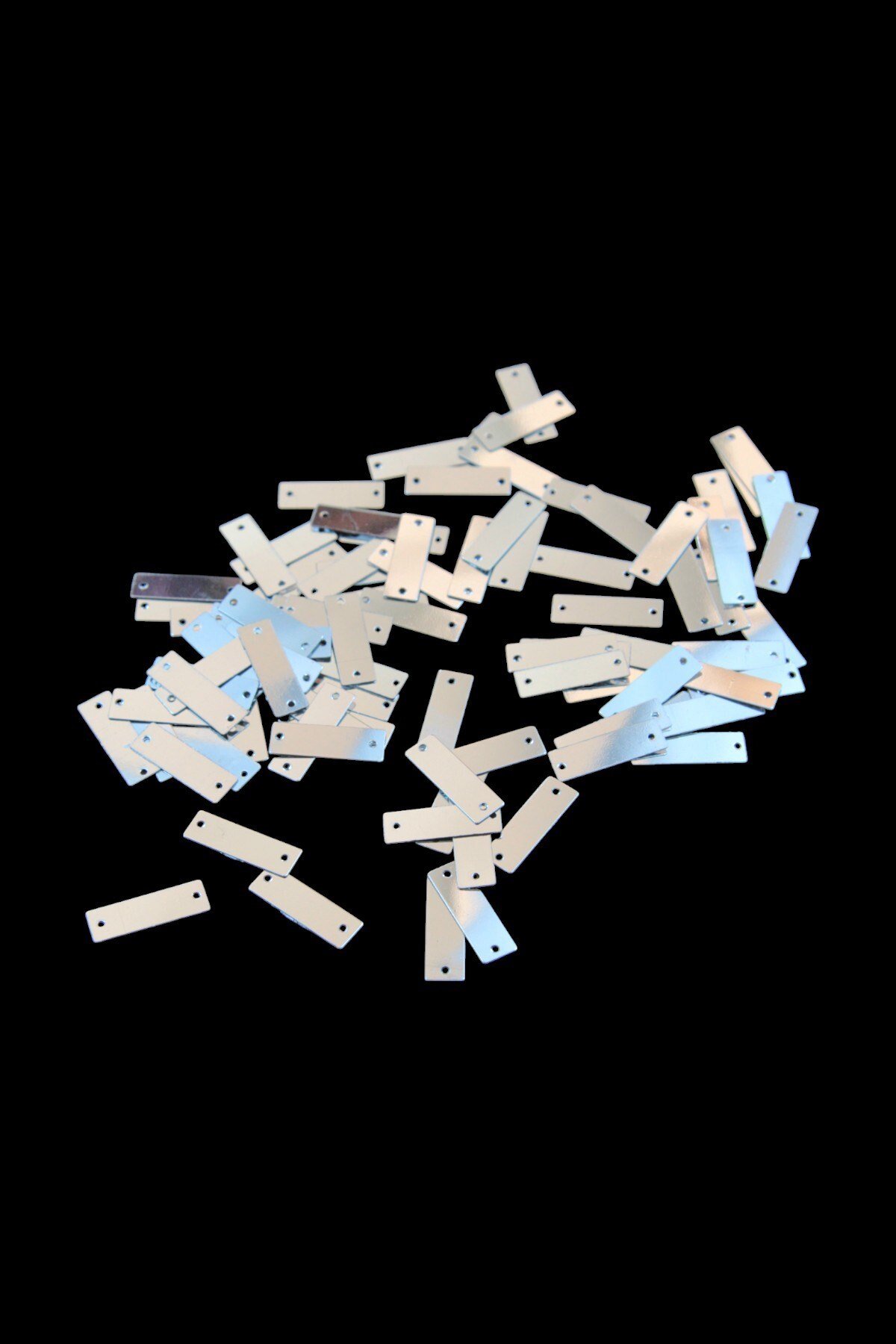 6x20 mm Gümüş Diktörtgen Çift Delikli Plastik Pul Payet 30 Gr (Tülbent, Oya, Havlu Malzemesi)