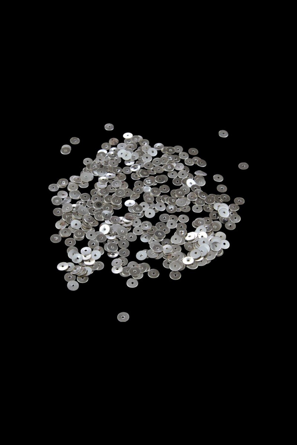 7 mm Gümüş Ortadan Delikli Metal Pul Payet (30 Gr 190 Adet)