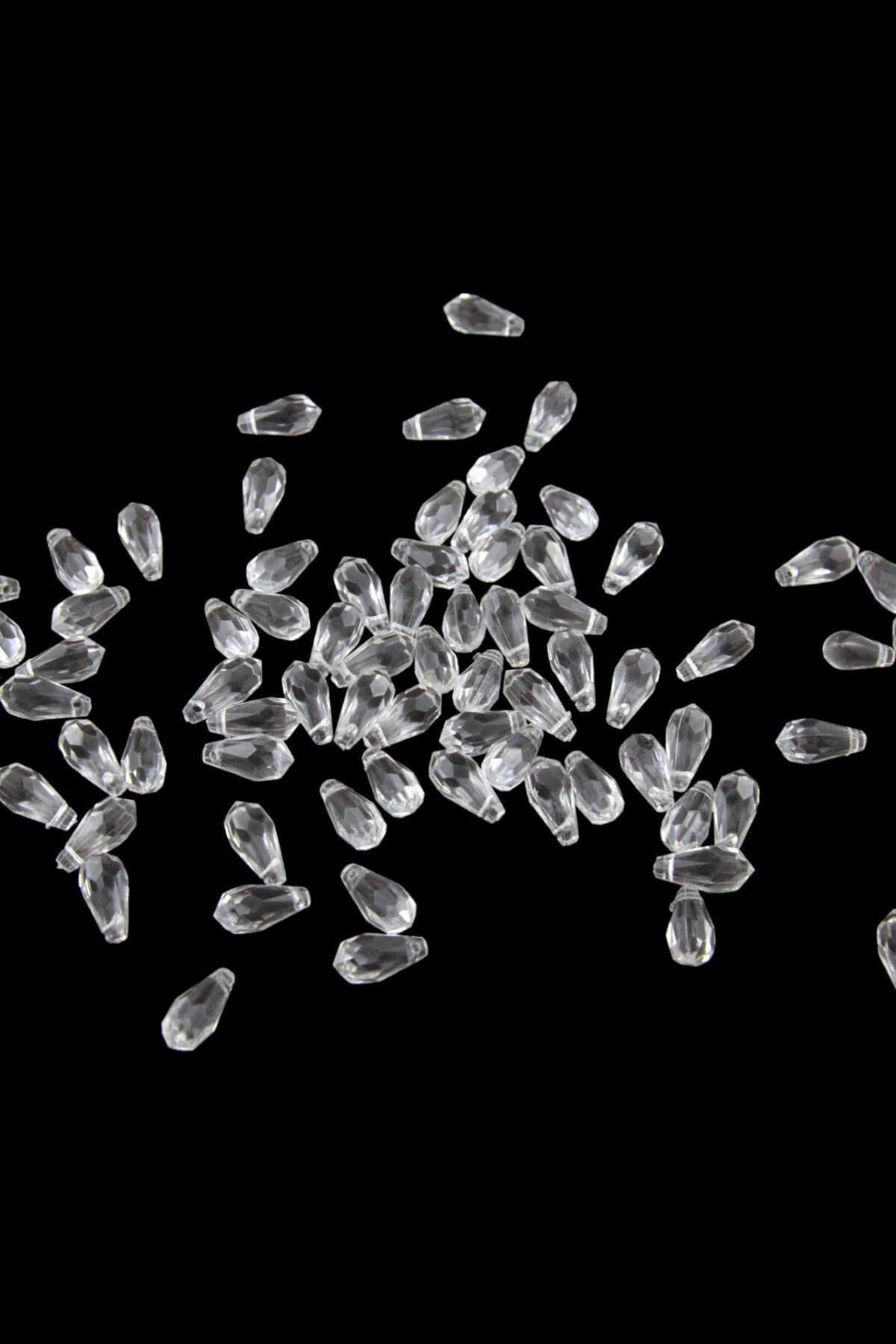 7x16 mm Damla Yandan Delikli Şeffaf Akrilik Boncuk (25 Gr 47 Adet)
