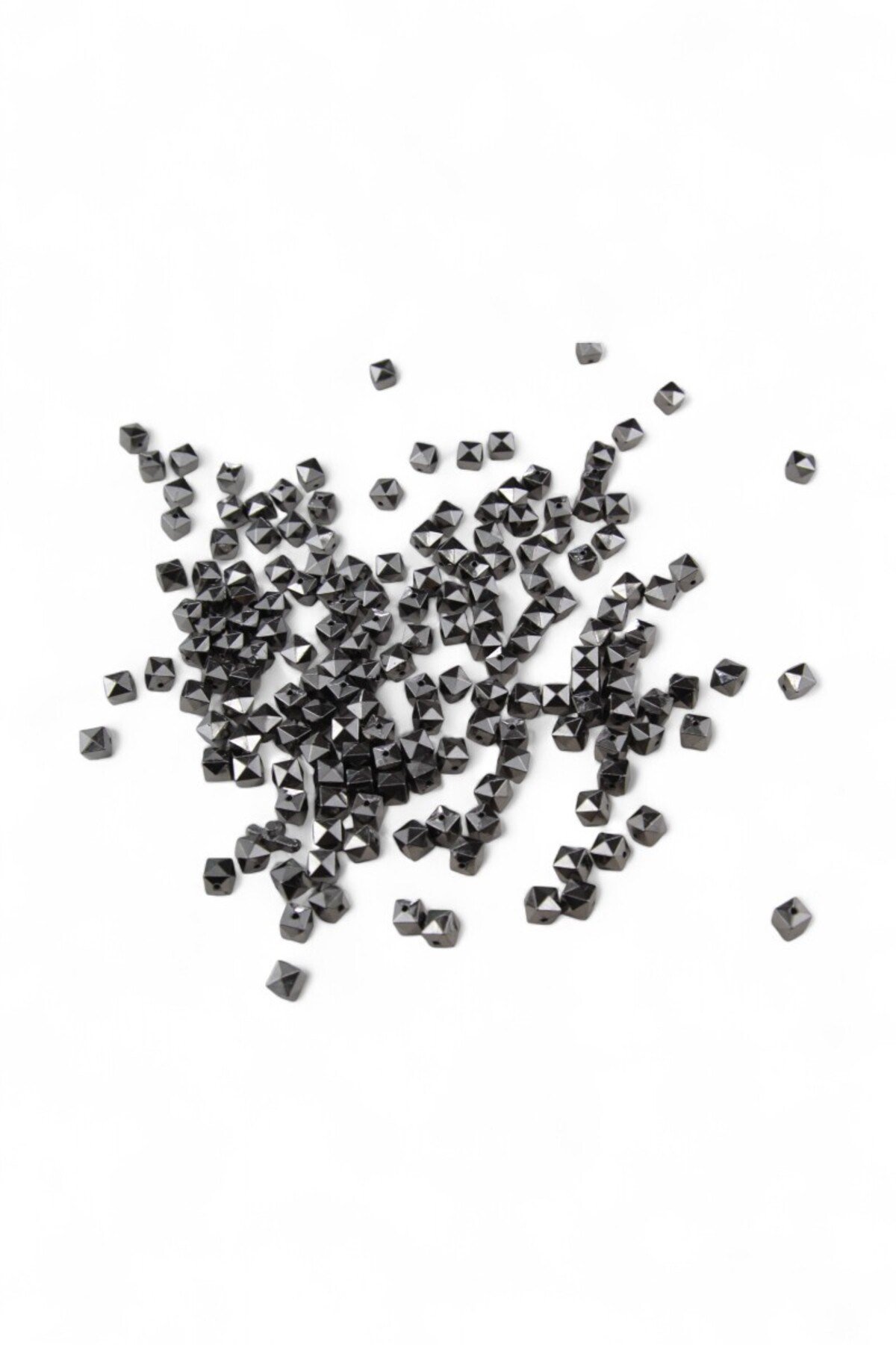 7x7 mm Metalik Gri Küp Boncuk (25 Gr 110 Adet)