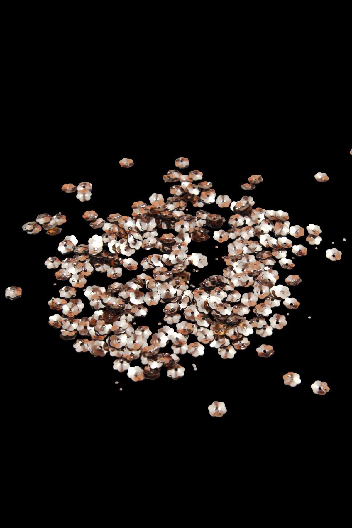8 mm Çukur Papatya Desen Light Gold Pul Payet 30 Gr (Tülbent, Oya, Havlu Malzemesi)