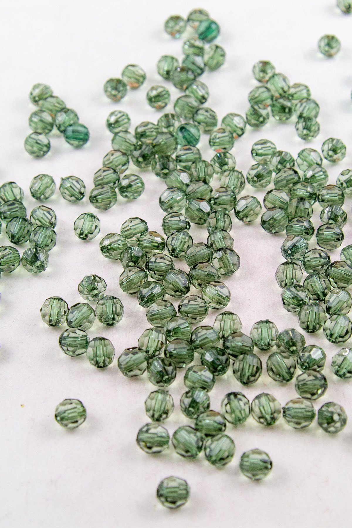 8 mm Dünya Açık Yeşil Akrilik Boncuk Aksesuar Takı Malzemesi (25 Gram)