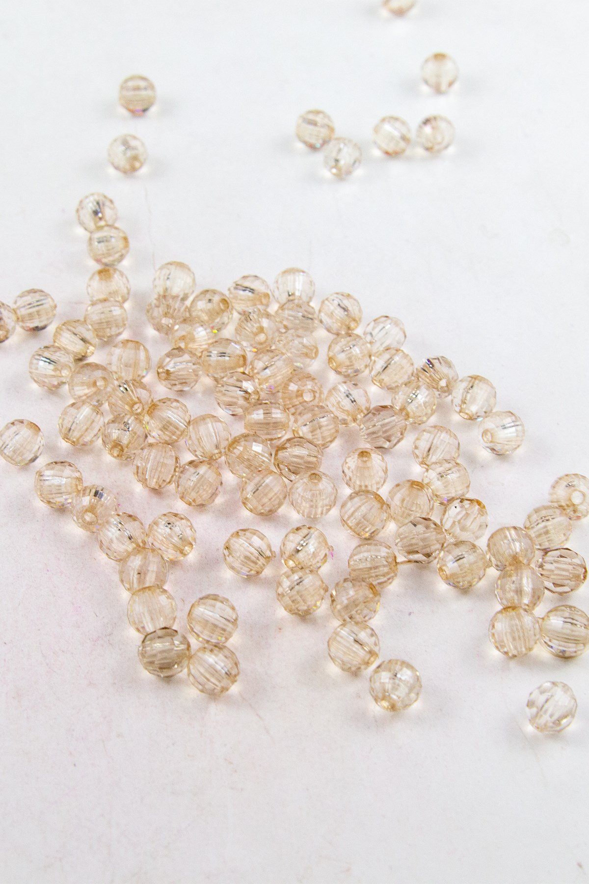 8 mm Dünya Akrilik Krem Boncuk Aksesuar Takı Malzemesi (25 Gram)