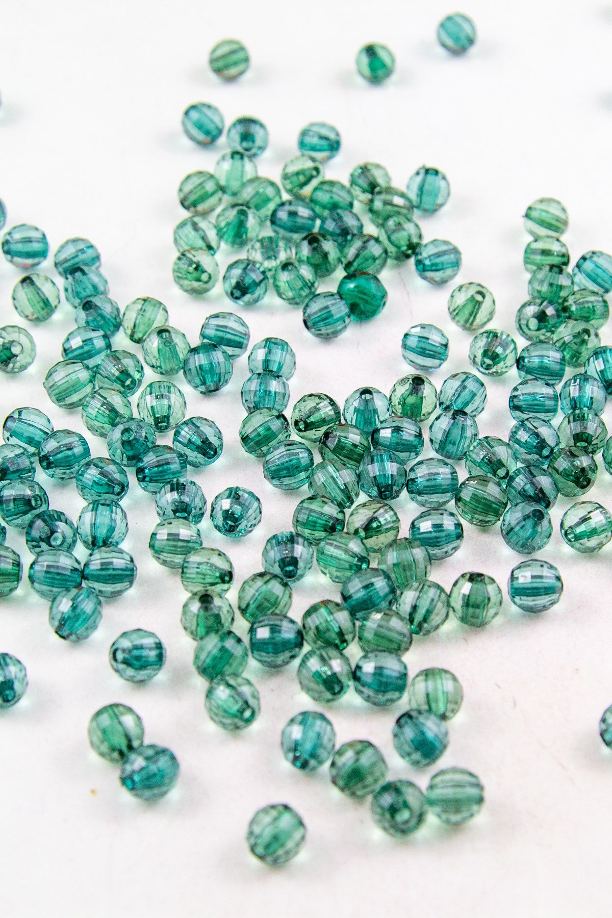 8 mm Dünya Petrol Yeşili Akrilik Boncuk Aksesuar Takı Malzemesi (25 Gram)