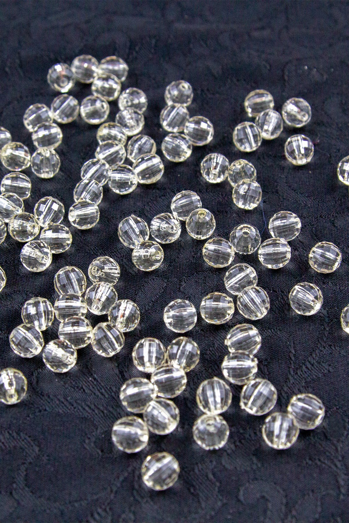 8 mm Krem Dünya Akrilik Boncuk Aksesuar Takı Malzemesi (25 Gram)