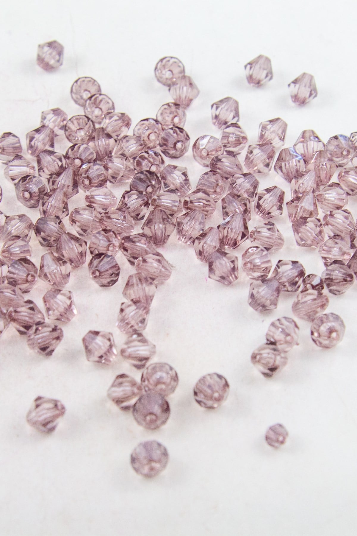 8 mm Piramit Akrilik Boncuk Aksesuar Takı Malzemesi (25 Gram)