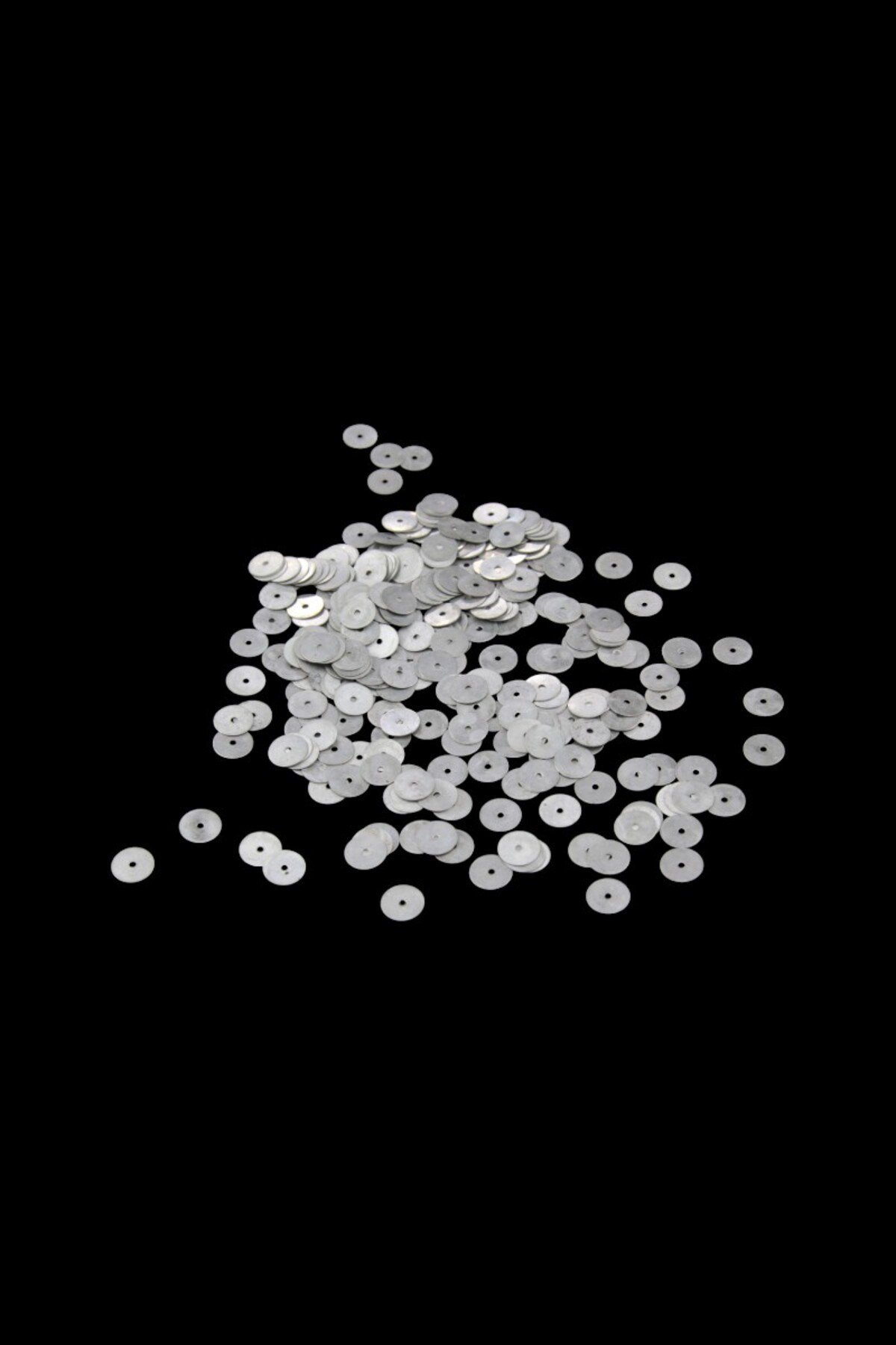 8,5 mm Gümüş Ortadan Delikli Metal Pul Payet (30 Gr 230 Adet)