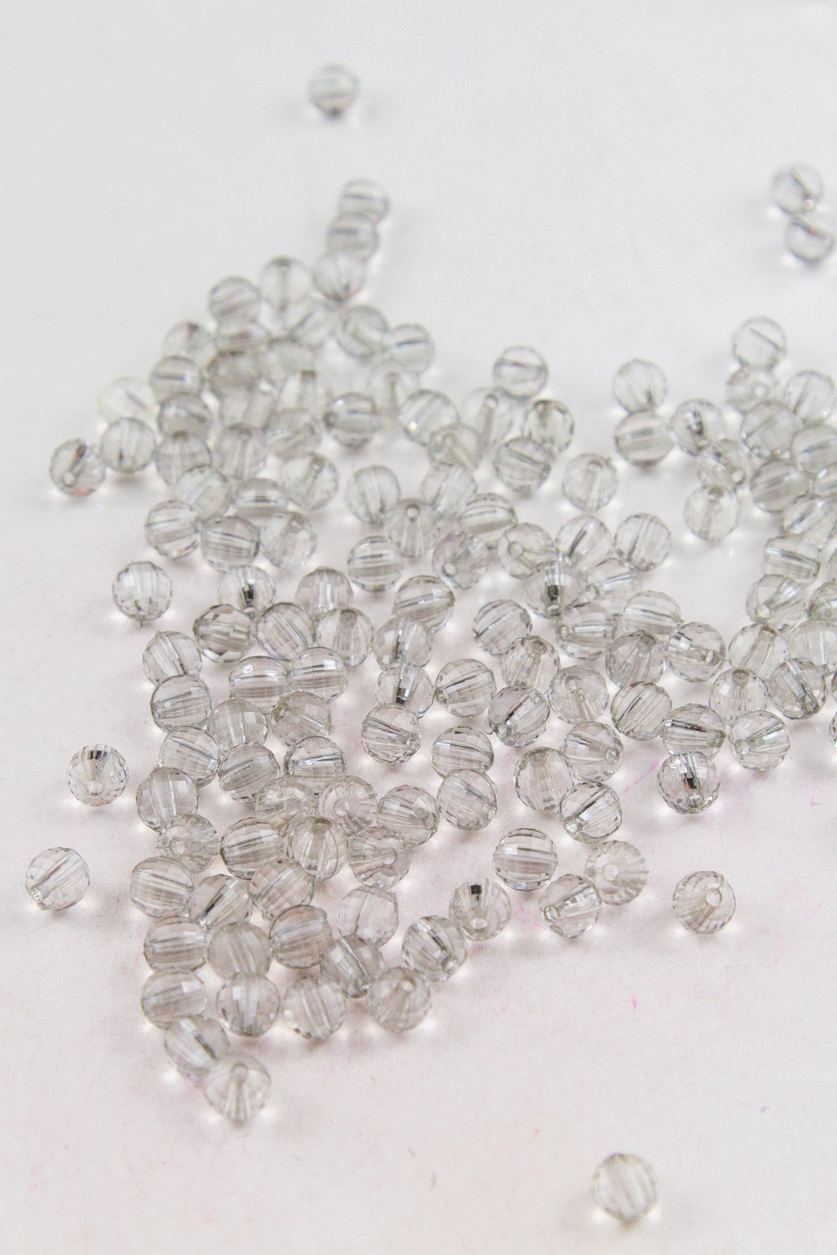 Açık Gri 6 mm Dünya Akrilik Boncuk Aksesuar (25 Gram)