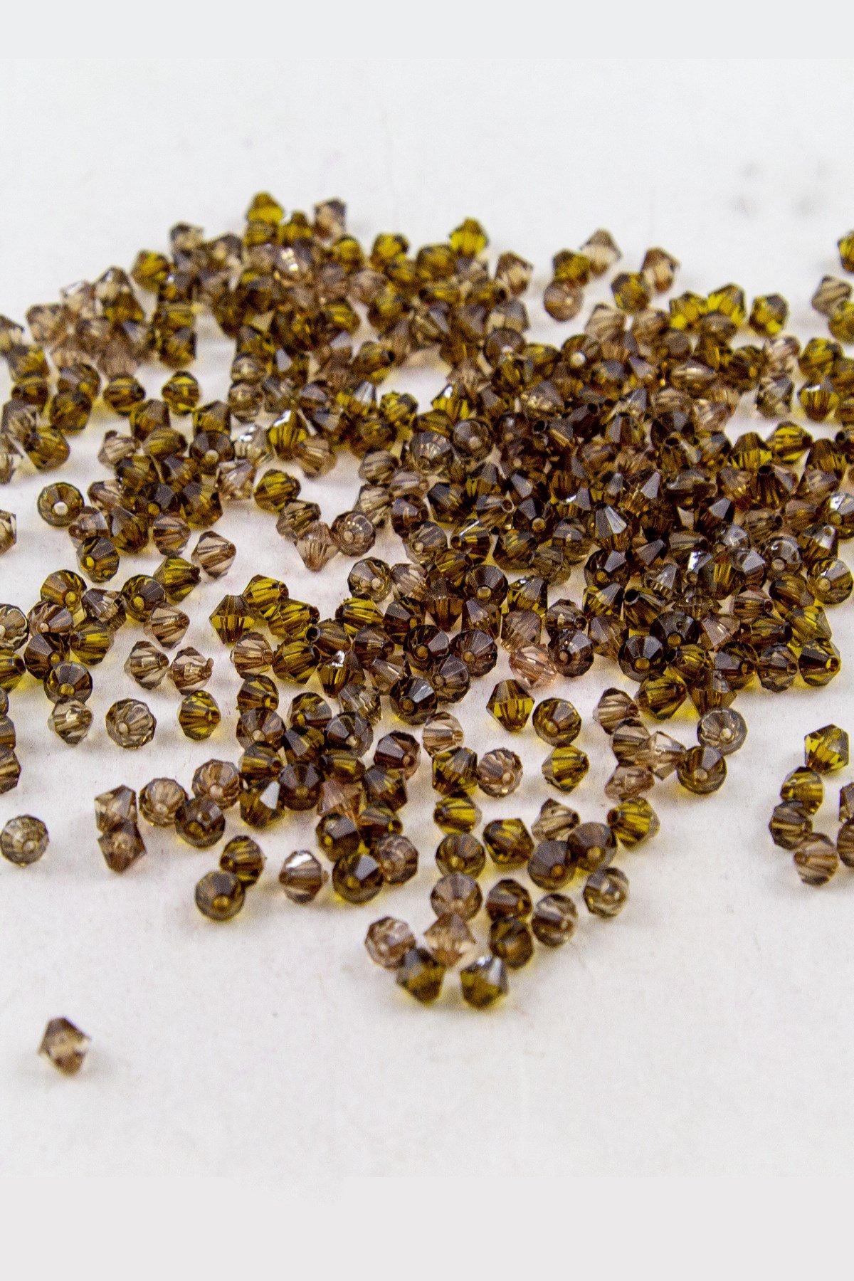 Açık Kahve Piramit 5 mm Akrilik Boncuk Aksesuar (20 Gram)