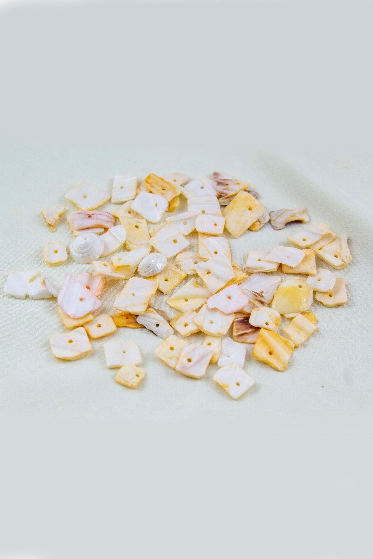 Açık Kavun Düz Doğal Taş Boncuk 15-25 mm Boyutlarında (25 Gram Yaklaşık 45 Adet)