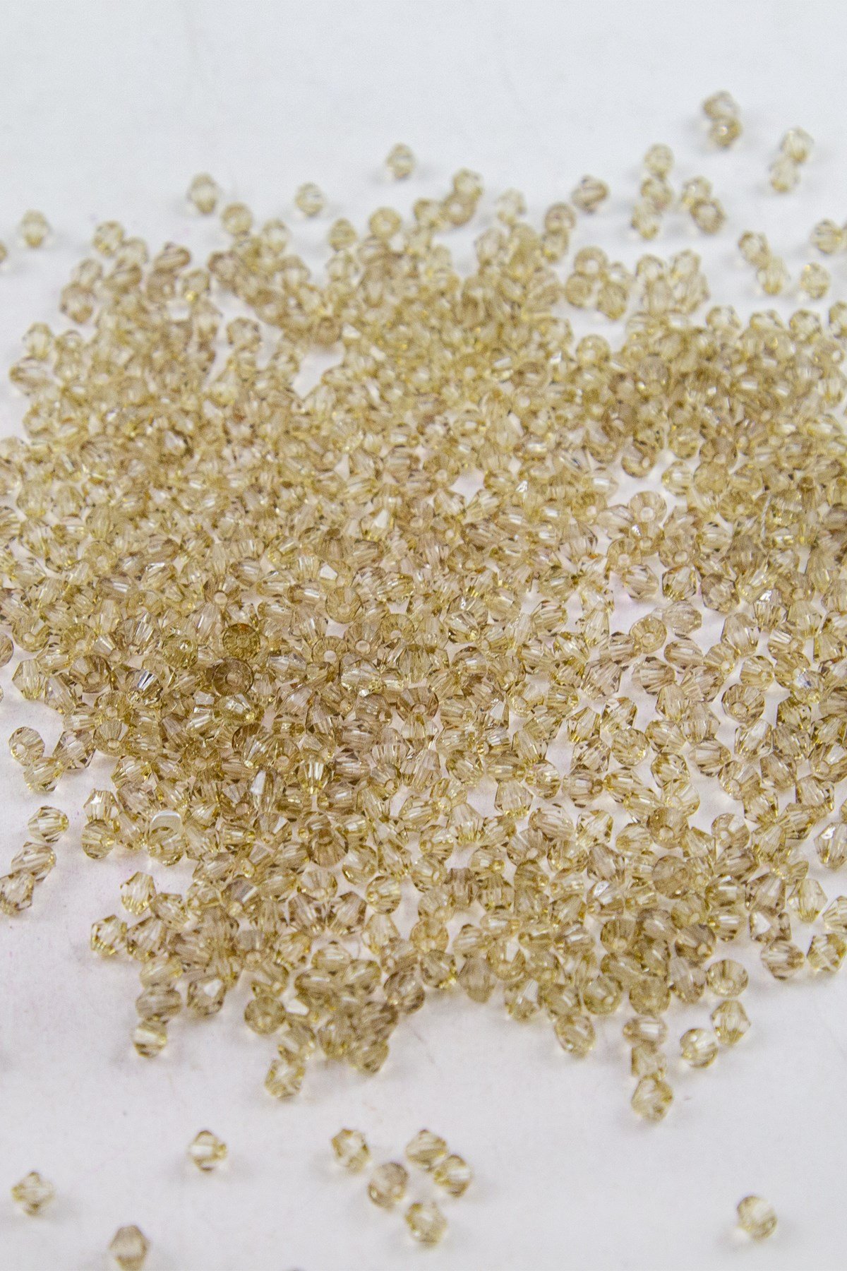 Bej Rengi 4 mm Piramit Akrilik Boncuk Aksesuar (25 Gram)