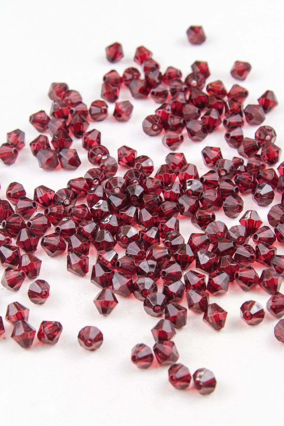 Bordo 8 mm Piramit Akrilik Boncuk Aksesuar (25 Gram)