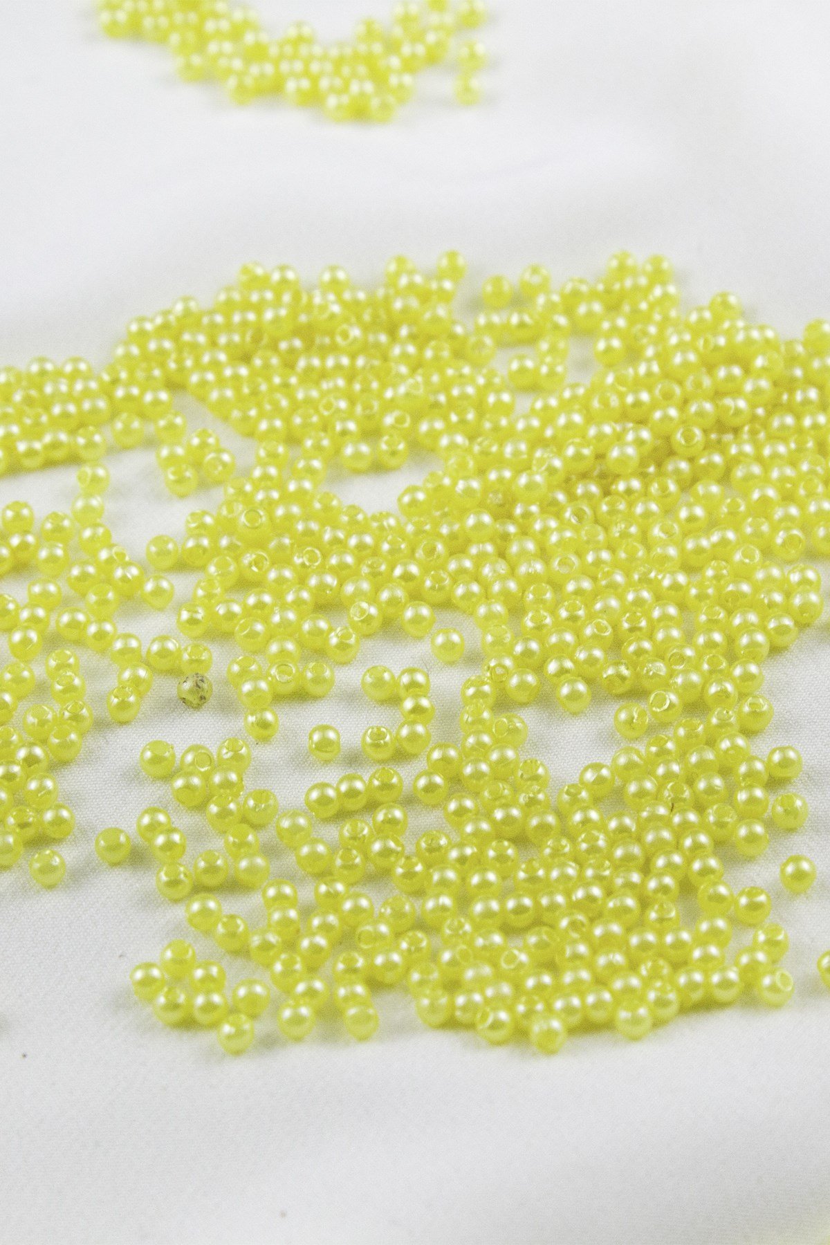 Civciv Sarısı 3 mm Plastik İnci Boncuk Takı Aksesuar Malzemesi (25 Gr)