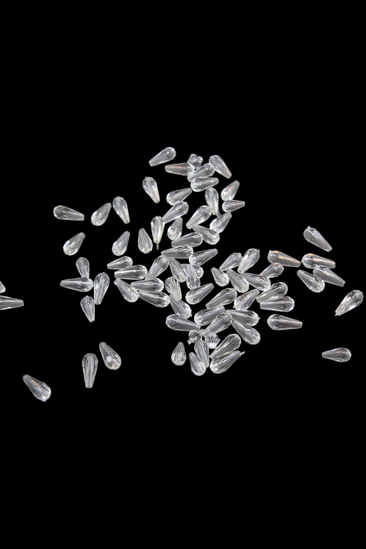 Damla Akrilik Boncuk Şeffaf 7x18 mm İçten Delikli Boncuk (25 gr 45 Adet)