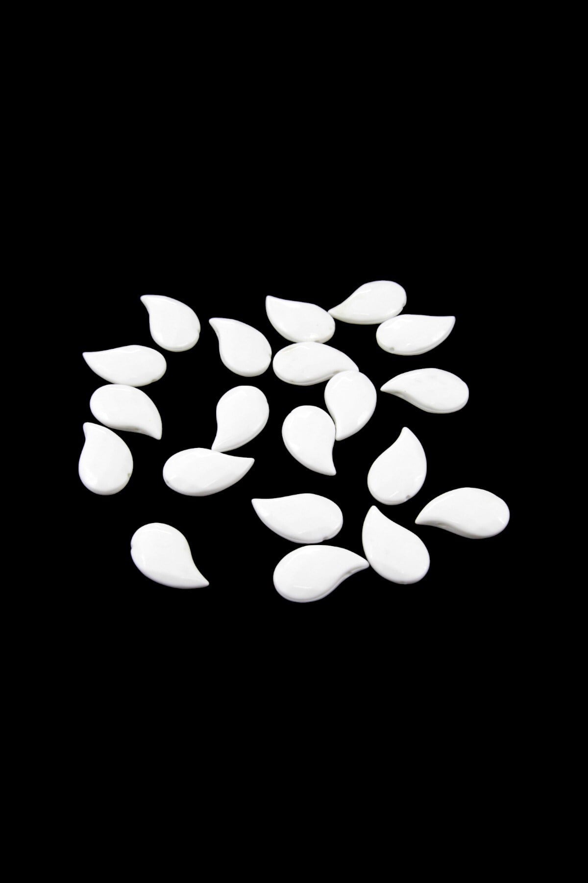 Damla Desen 30x17 mm Beyaz İçten Delikli Takı Boncuk (15 Adet)