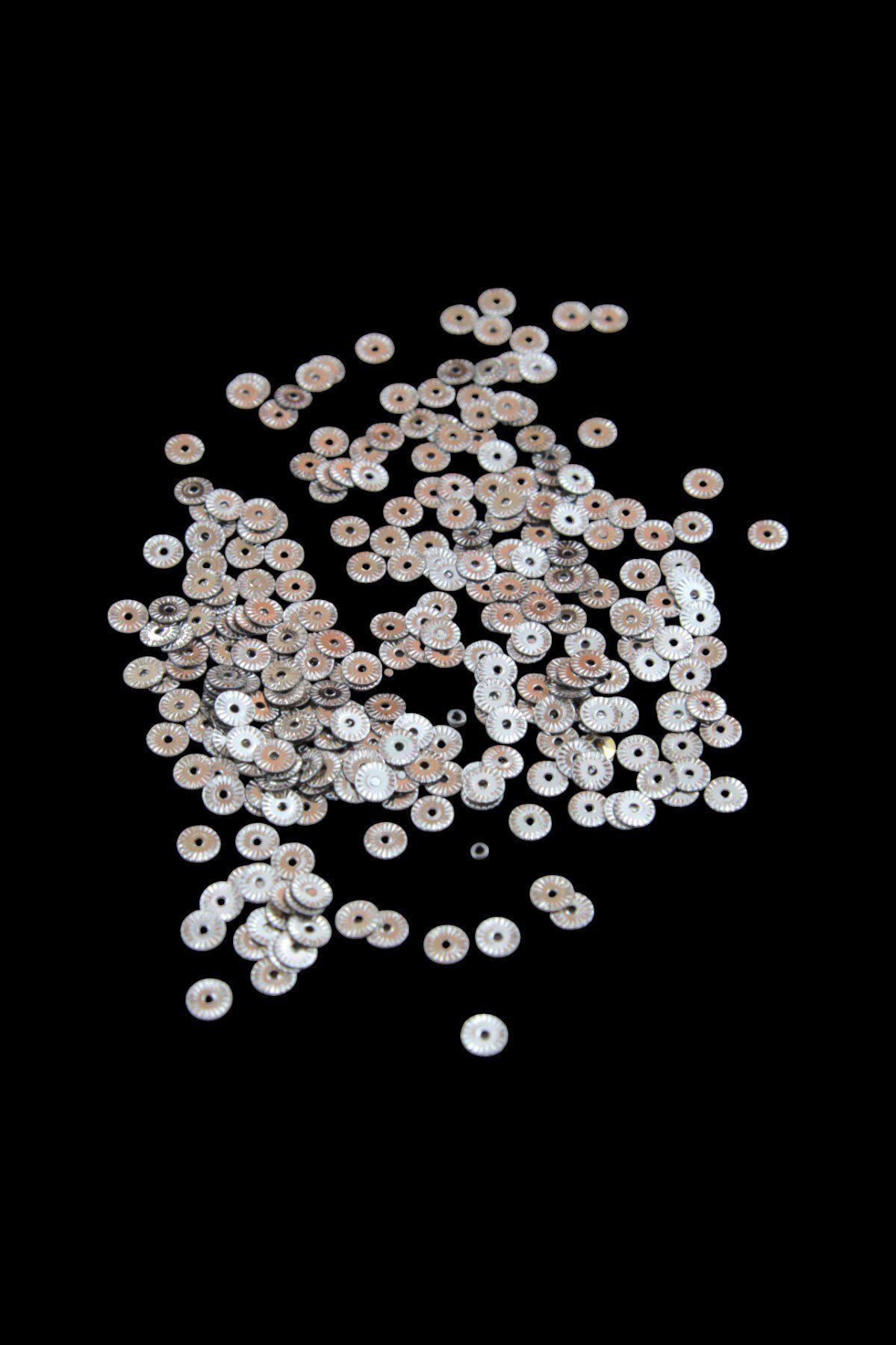 Gümüş 5 mm Kenarları İşleme Desenli Pul Payet 20 Gr (Tülbent, Oya, Havlu Malzemesi)