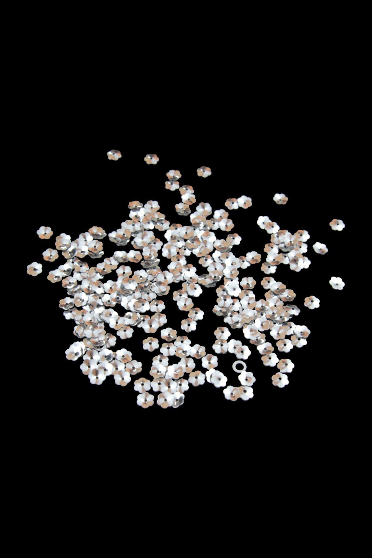 Gümüş 8 mm Çukur Papatya Desen Pul Payet 30 Gr (Tülbent, Oya, Havlu Malzemesi)