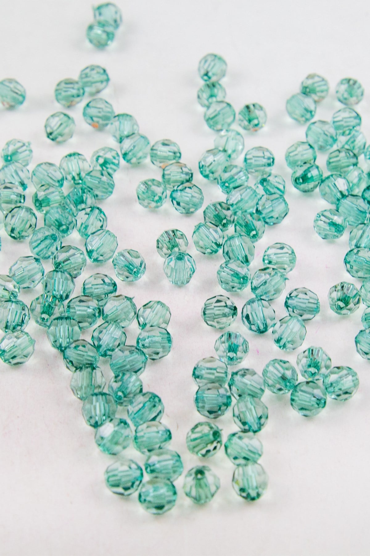 Güzel Yeşil 8 mm Dünya Akrilik Boncuk Aksesuar Takı Malzemesi (25 Gram)